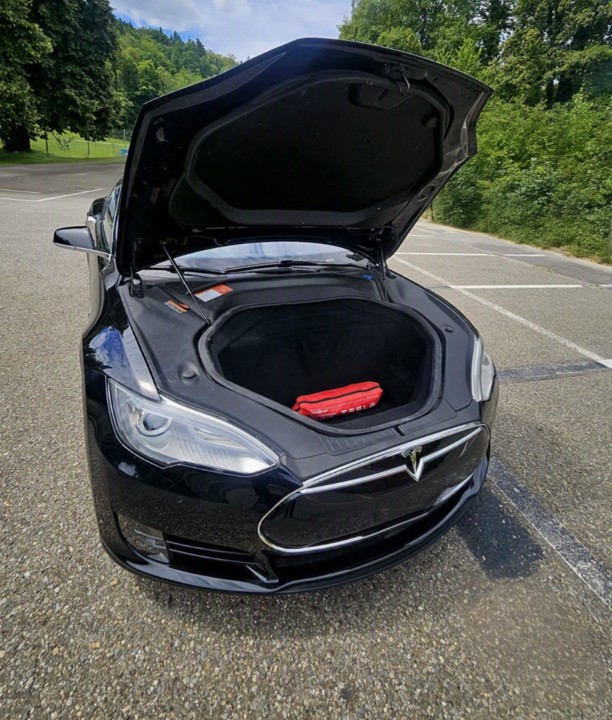 TESLA Model S 70 D-image-1