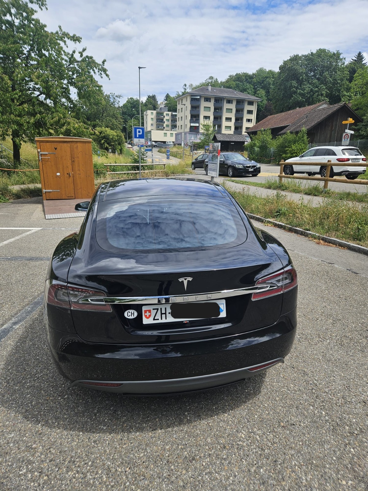 TESLA Model S 70 D-image-2