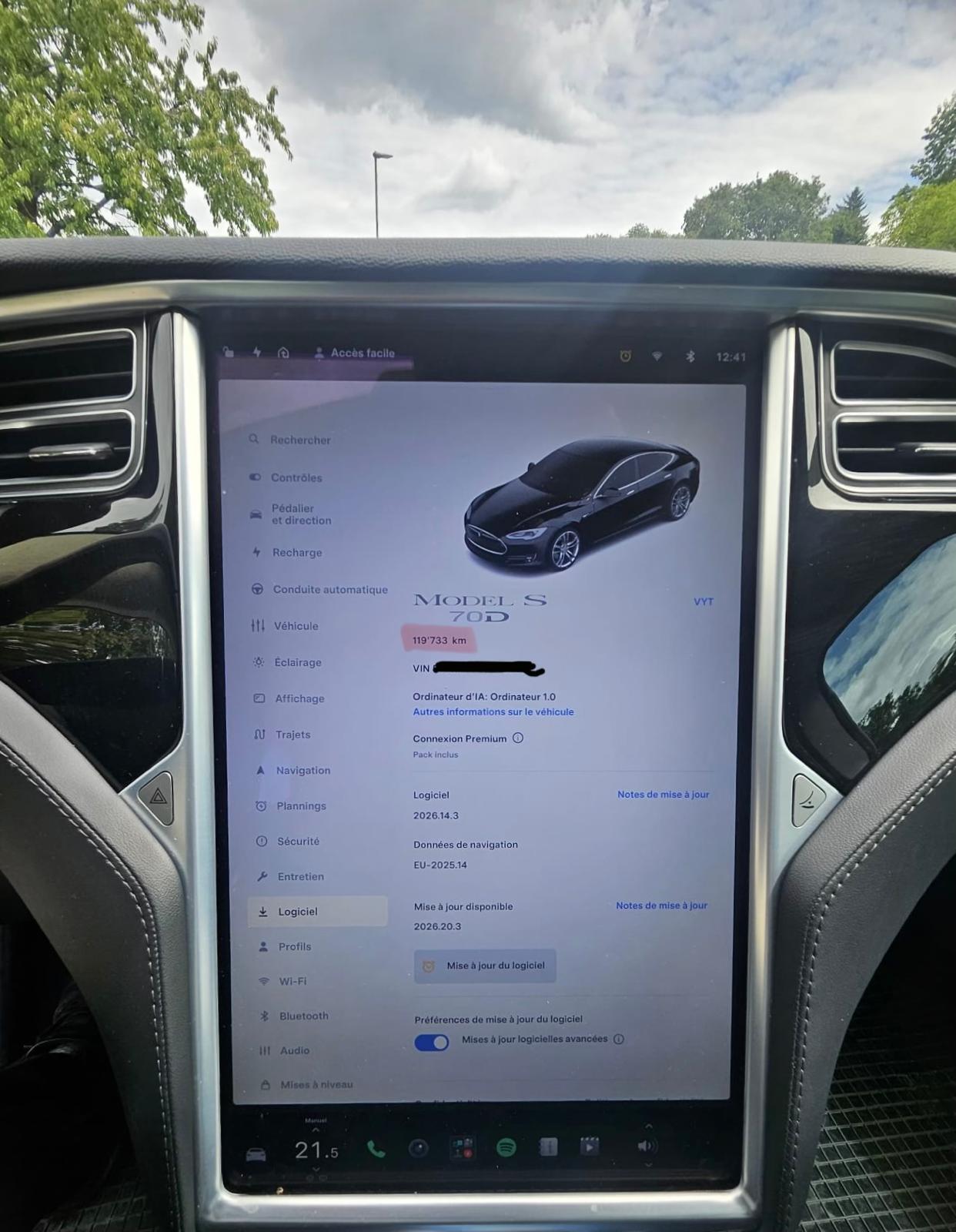 TESLA Model S 70 D-image-3