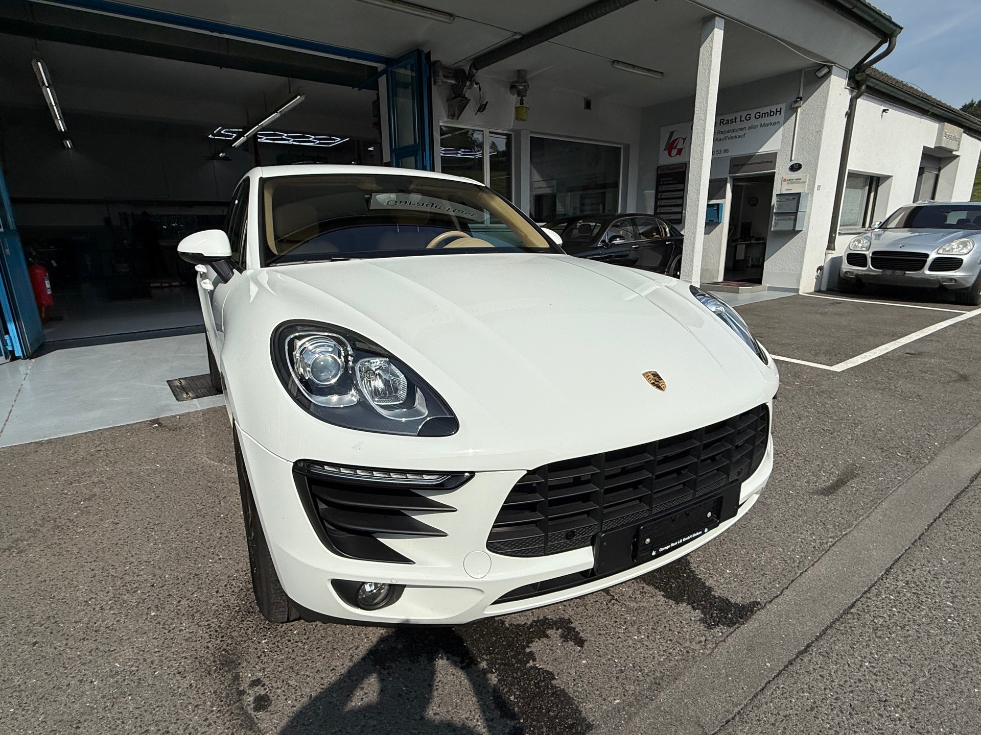 PORSCHE Macan S Diesel PDK-showroom-element-1