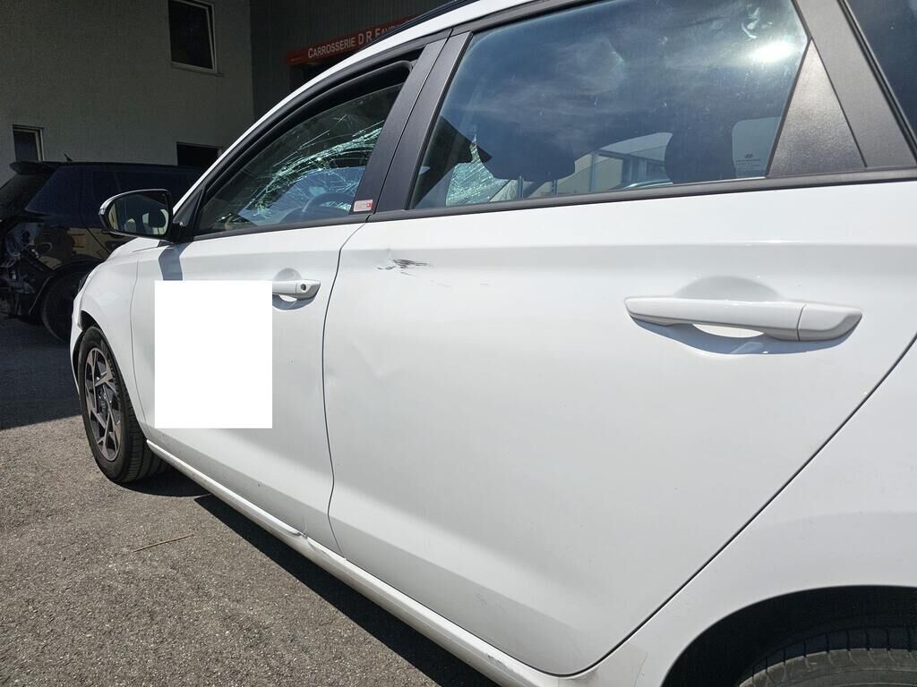 HYUNDAI i30 Wagon 1.0 T-GDi Origo 48V MH DCT beschadig endomagée-image-8