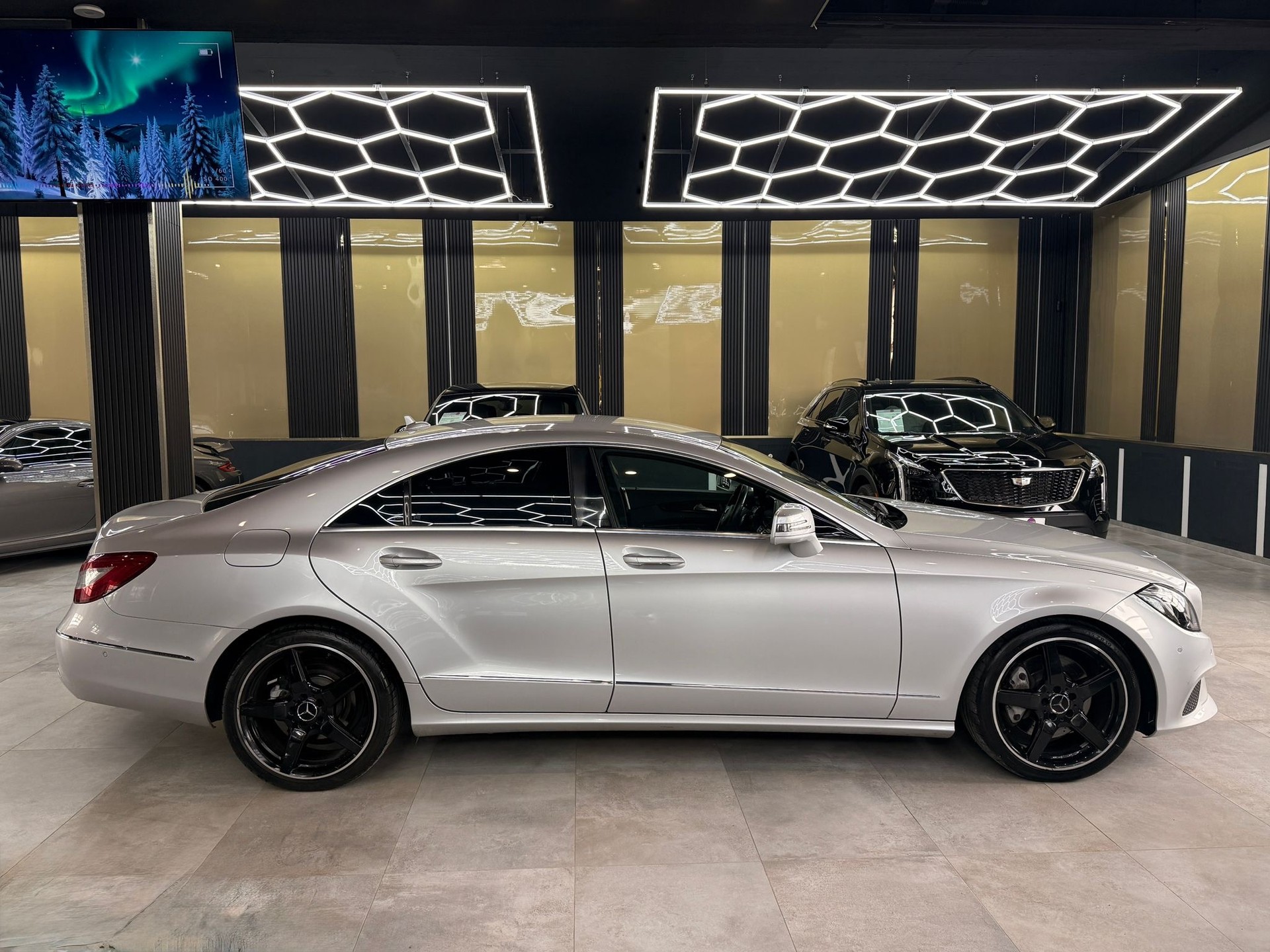 MERCEDES-BENZ CLS 400 7G-Tronic-showroom-element-3
