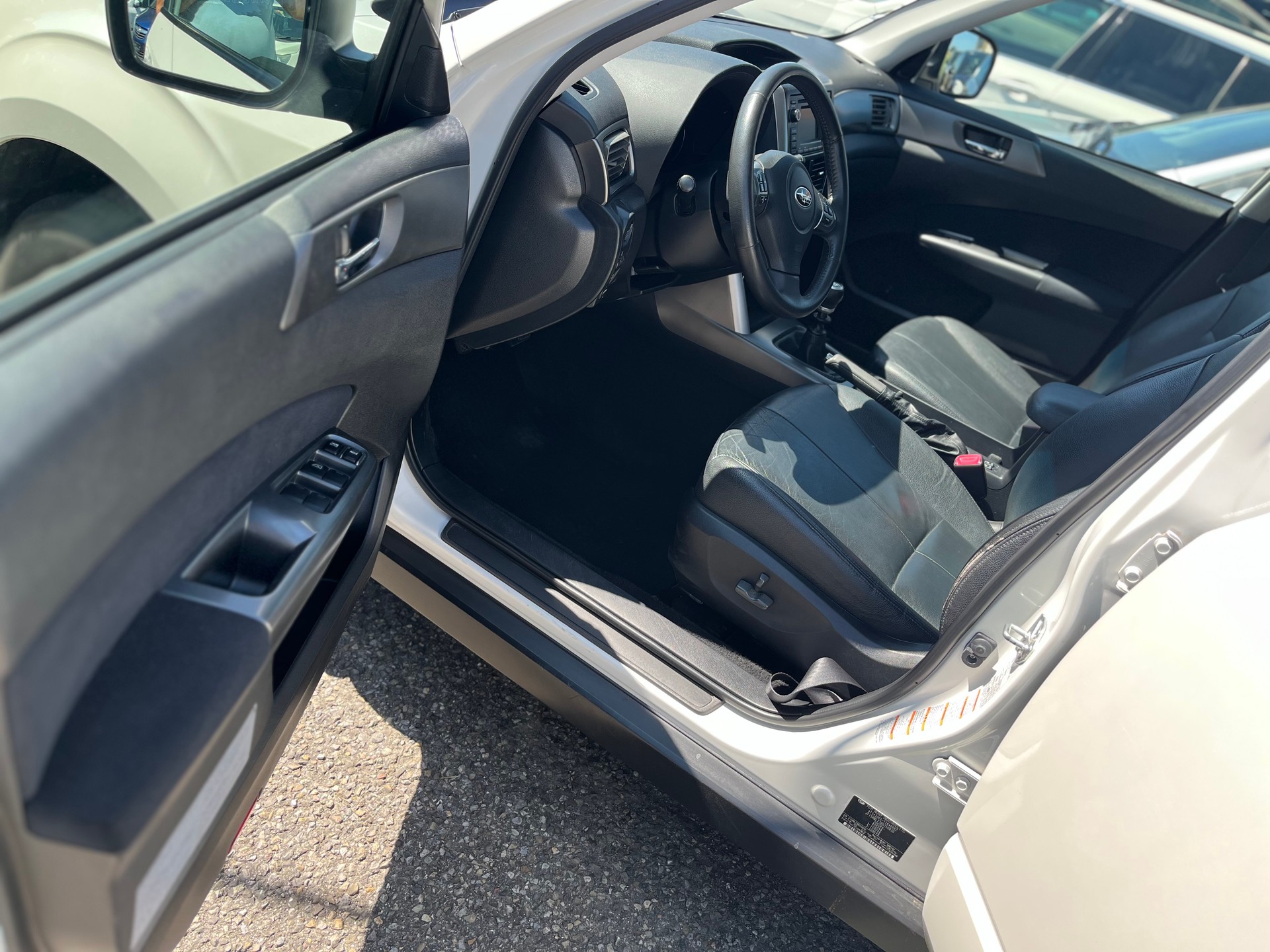 SUBARU Erste Hand Diesel mit Leder Sitz Jg.2013-image-11