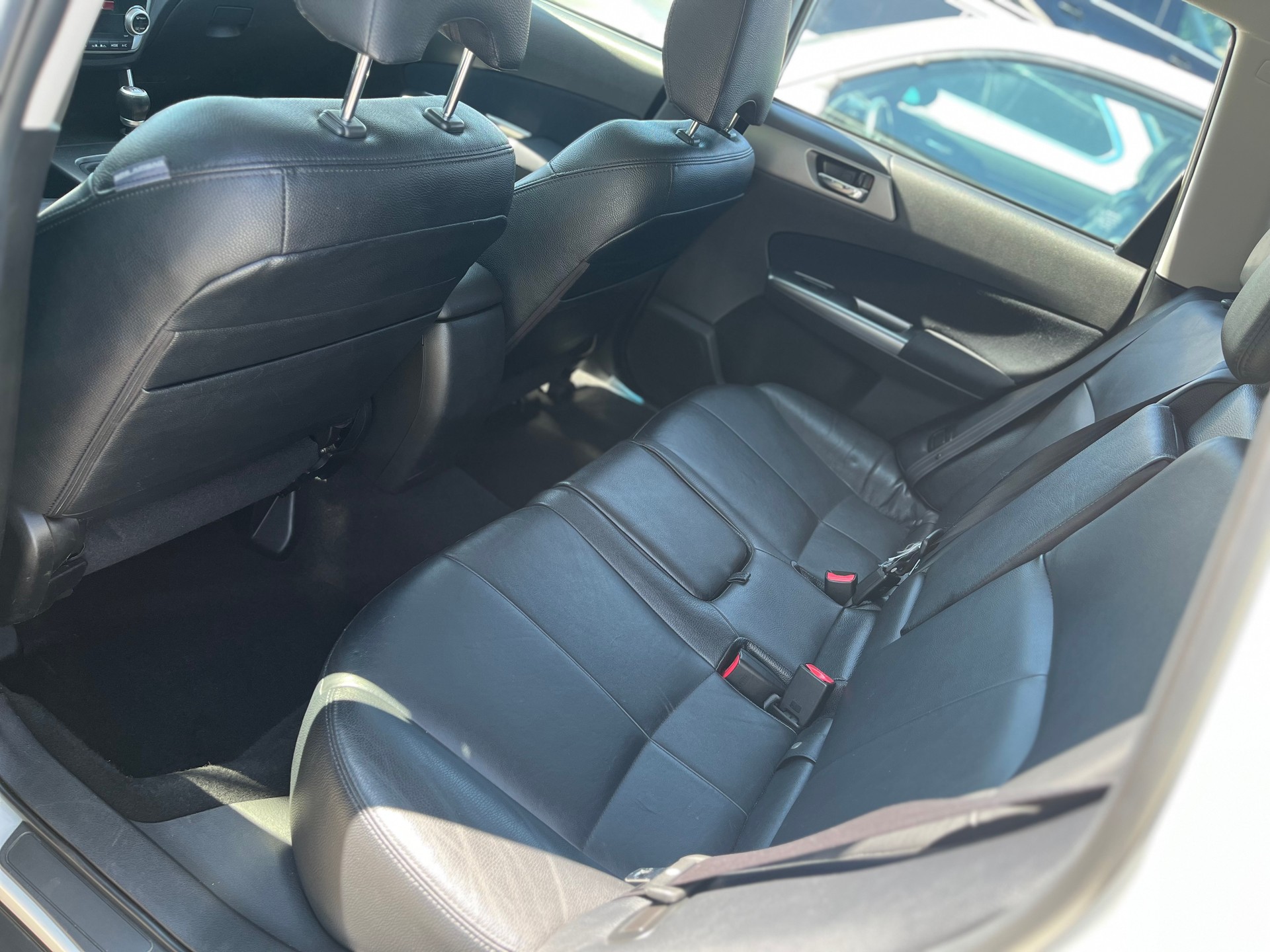SUBARU Erste Hand Diesel mit Leder Sitz Jg.2013-image-15