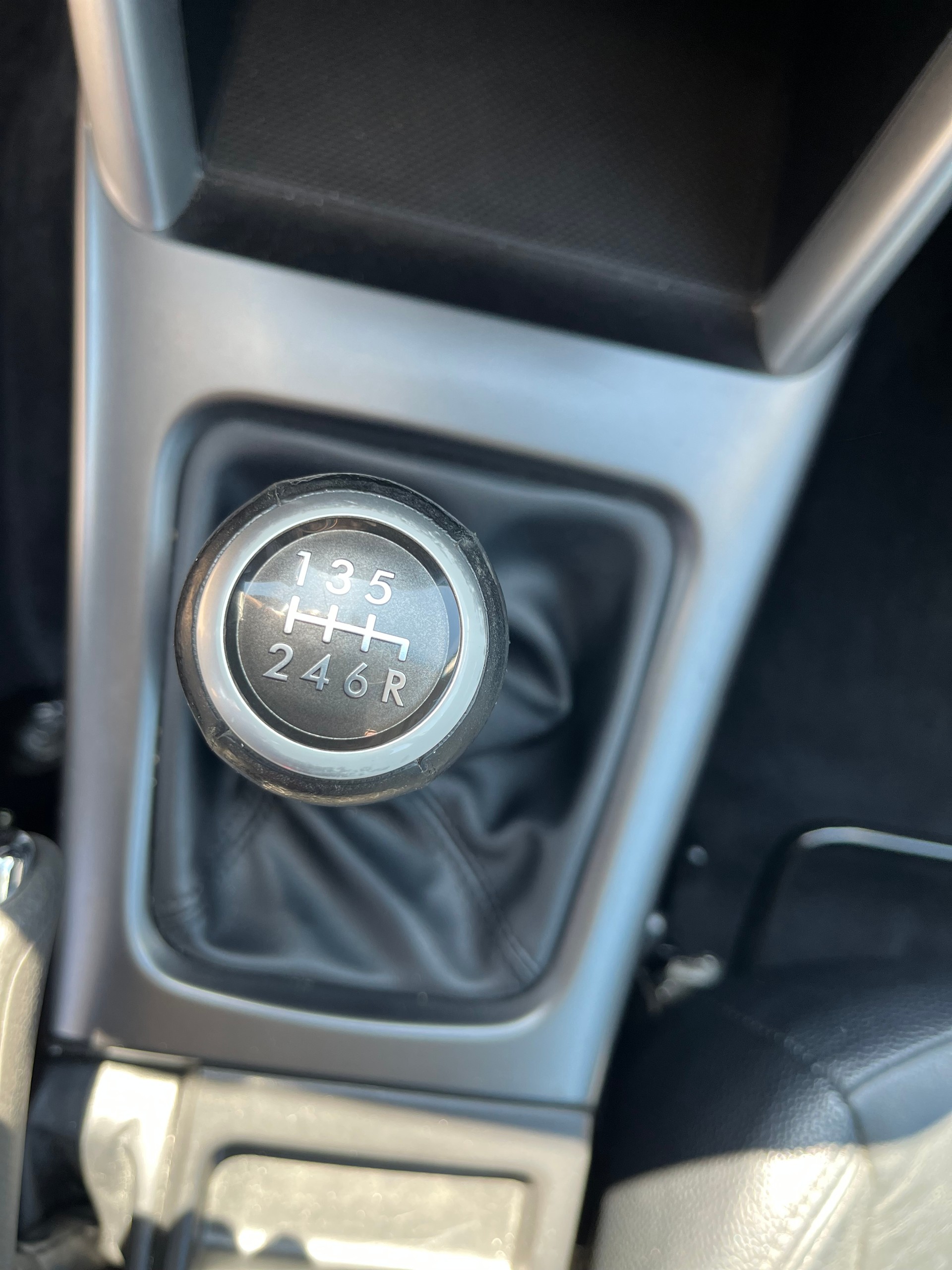 SUBARU Erste Hand Diesel mit Leder Sitz Jg.2013-image-14