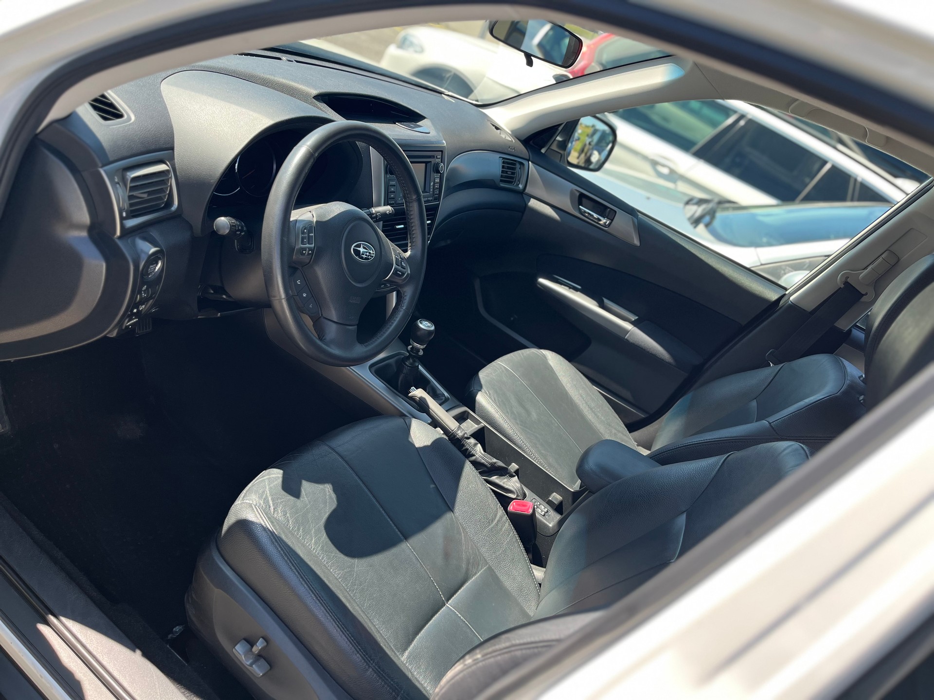 SUBARU Erste Hand Diesel mit Leder Sitz Jg.2013-image-12