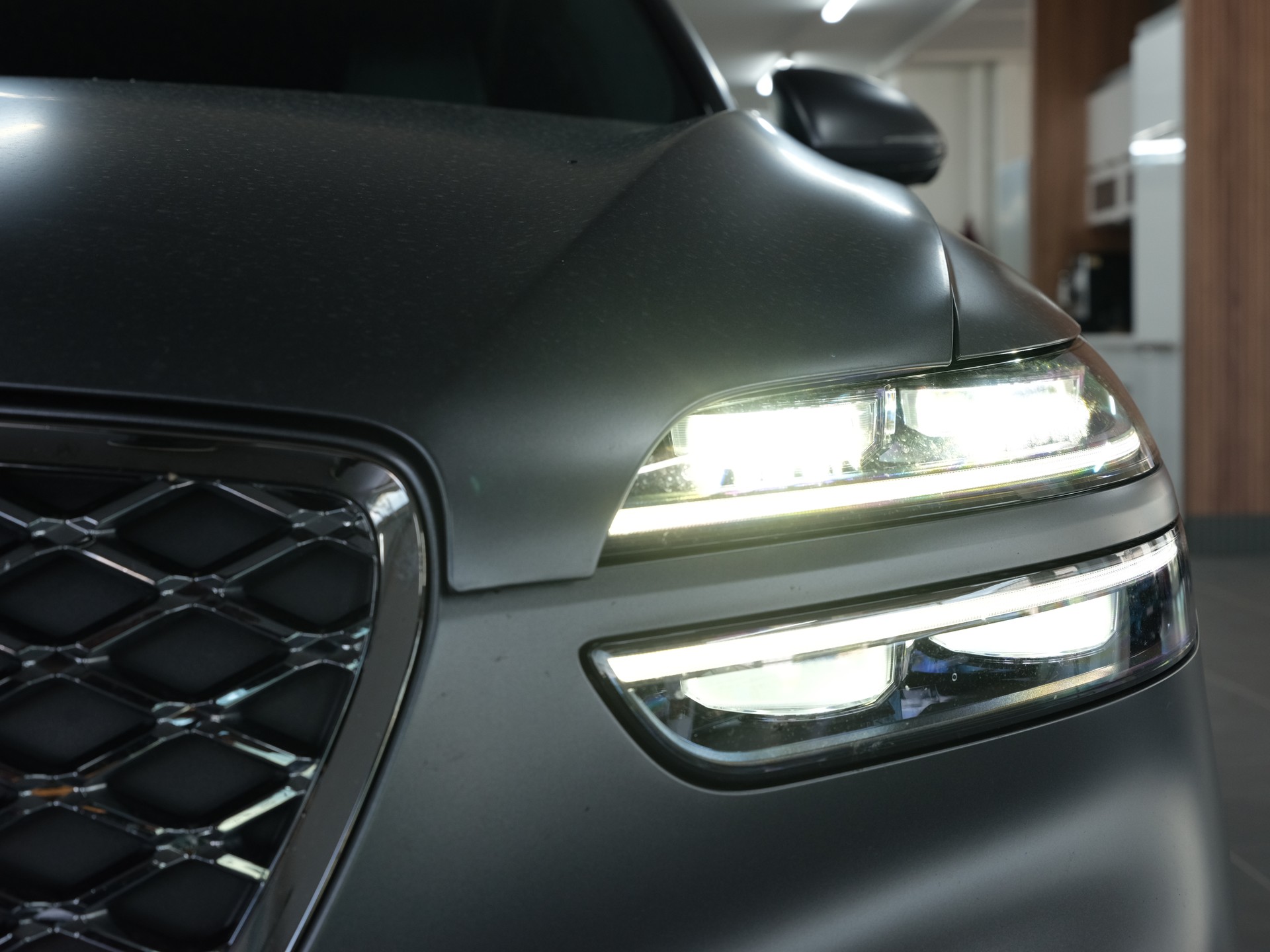 GENESIS GV70 2.2 CRDI Luxury AT8 AWD *Panorama* *360 Kamera* *Vollausstattung*-image-10