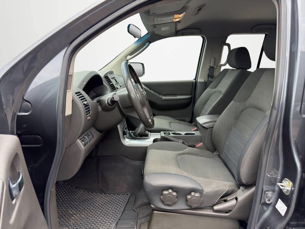 NISSAN Navara 2.5 dCi Double Cab SE-image-8