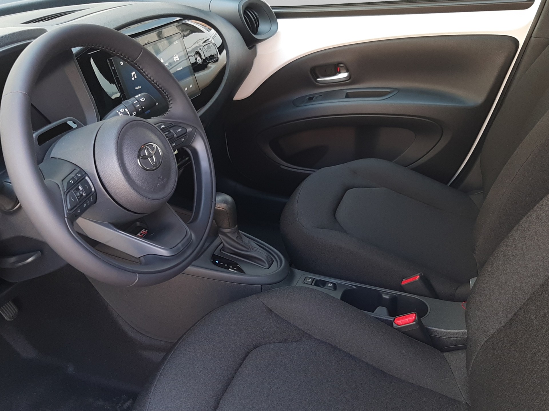 TOYOTA Aygo X 1.5 VVT-i HSD Comfort-image-8