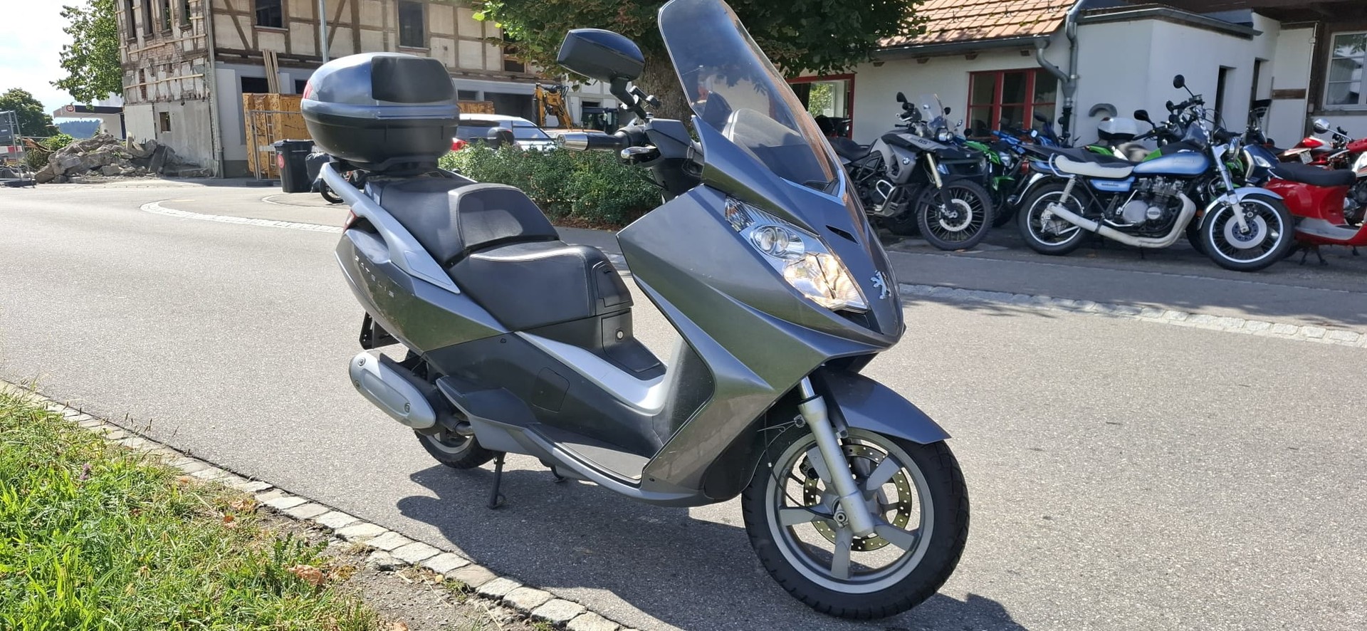 PEUGEOT Satelis 250 Executive ABS-image-0
