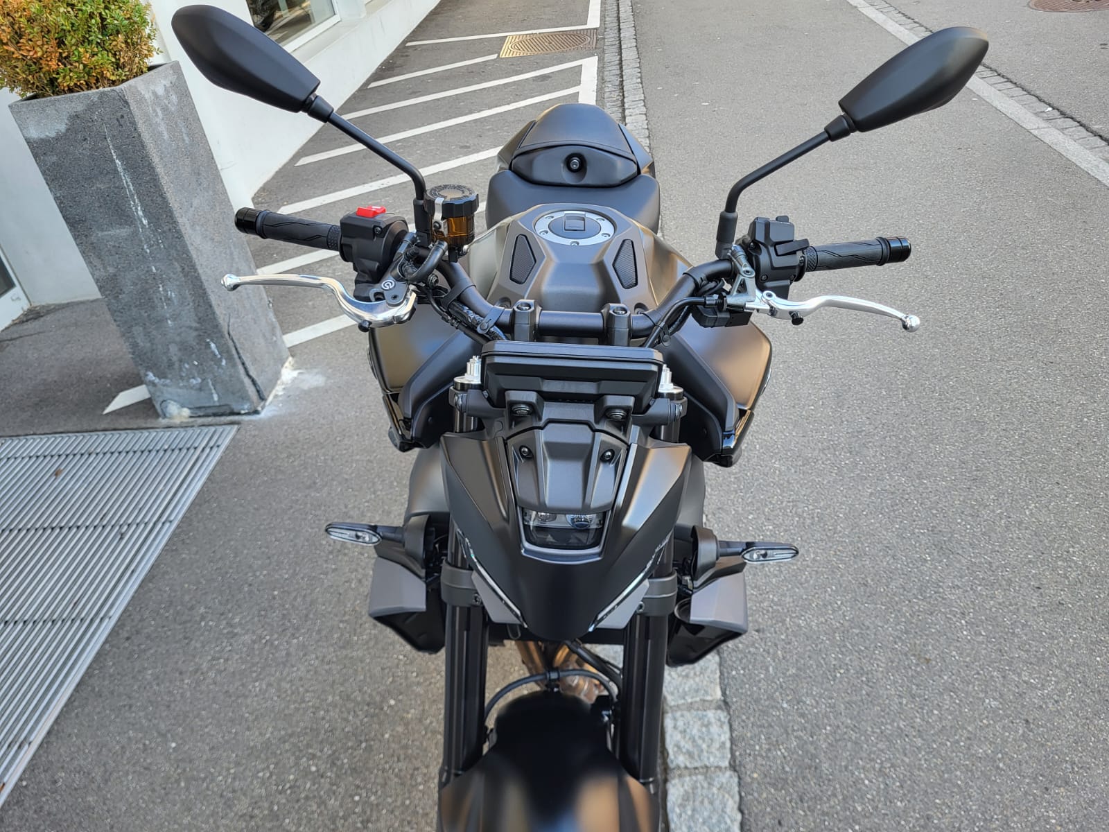YAMAHA MT-09 Y-AMT-image-4