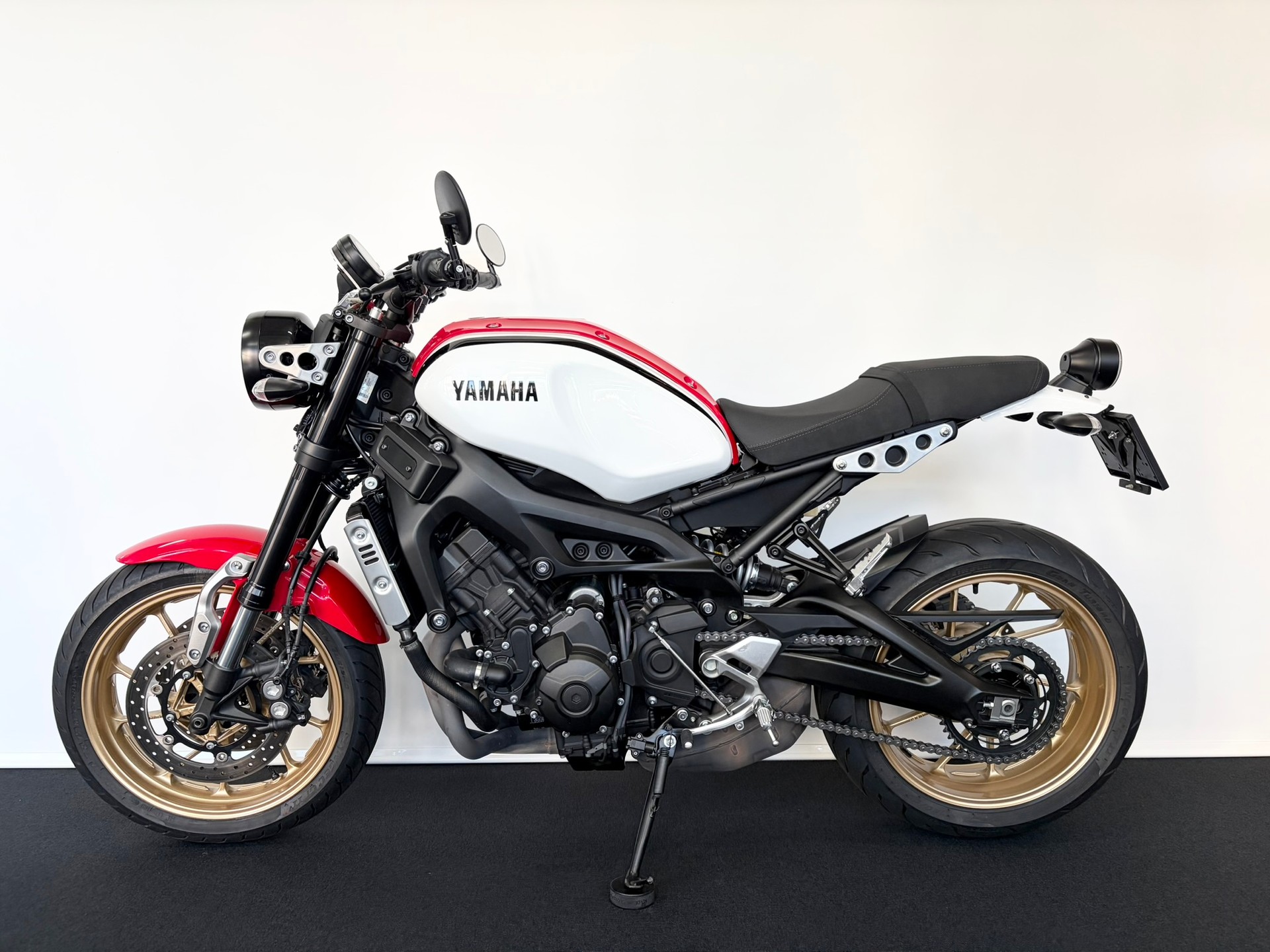 YAMAHA XSR 900-image-1