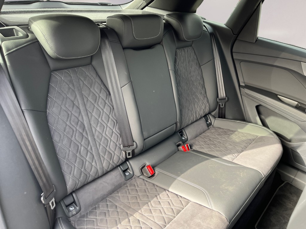 AUDI Q4 e-tron 50 quattro-image-17