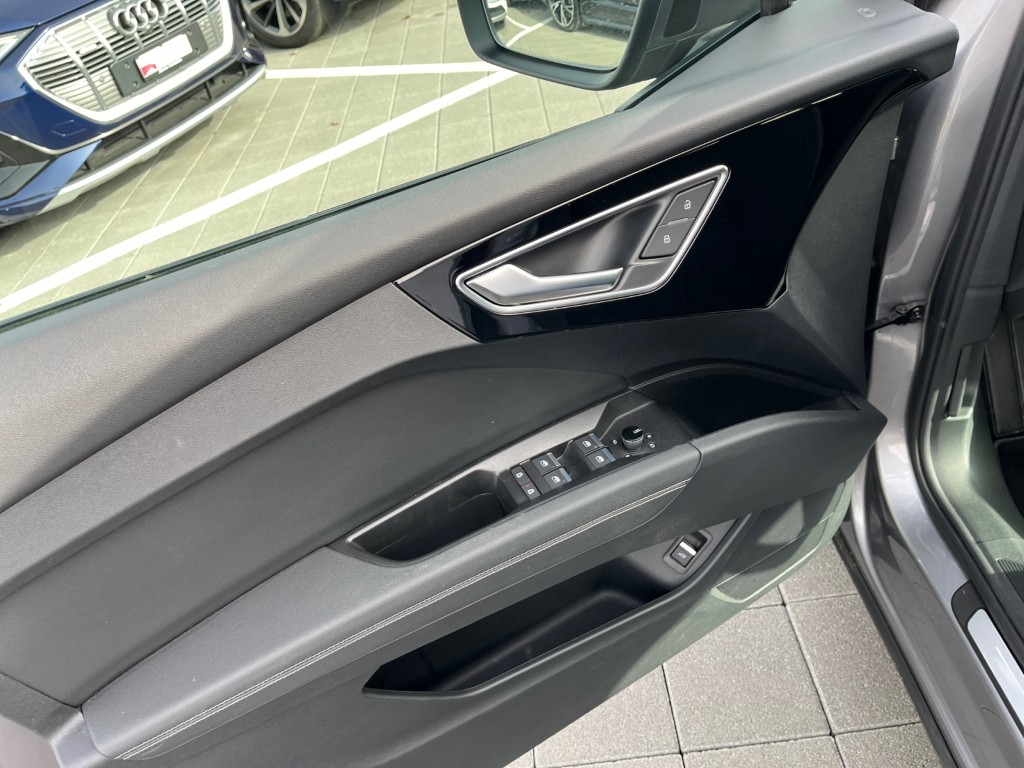 AUDI Q4 e-tron 50 quattro-image-10