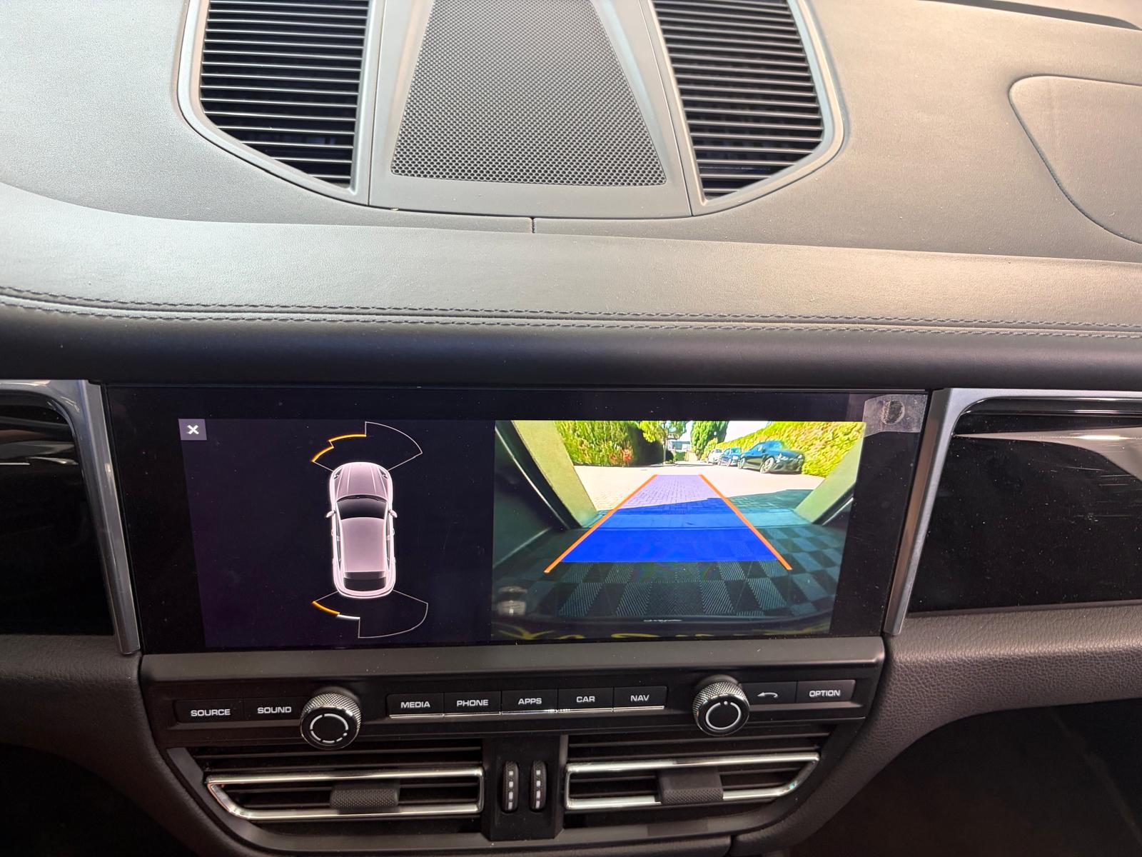 PORSCHE Macan S PDK - Attelage - Toit ouvrant-image-23
