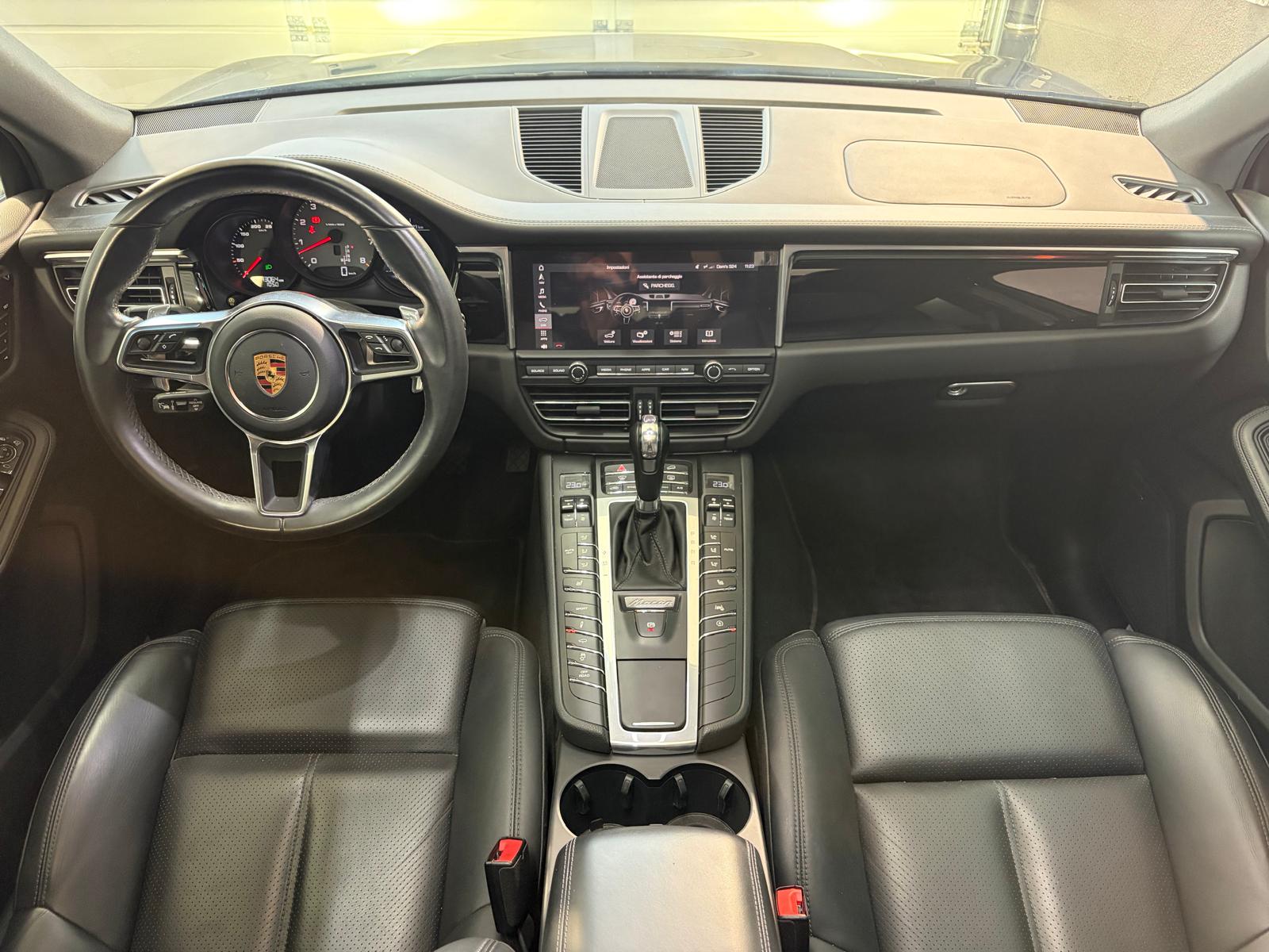 PORSCHE Macan S PDK - Attelage - Toit ouvrant-image-17