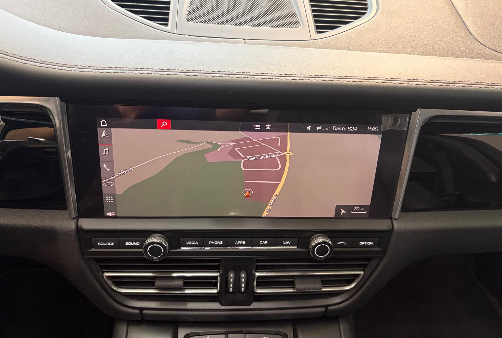 PORSCHE Macan S PDK - Attelage - Toit ouvrant-image-24