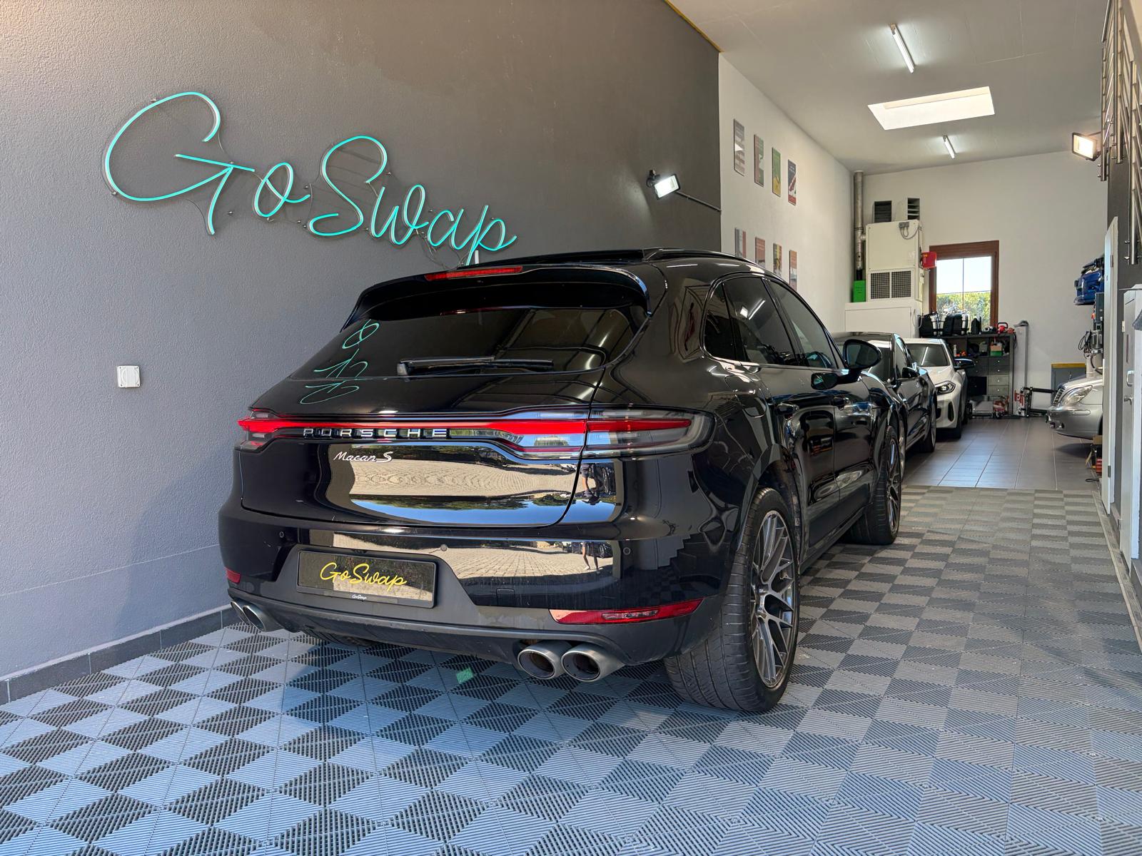 PORSCHE Macan S PDK - Attelage - Toit ouvrant-showroom-element-3