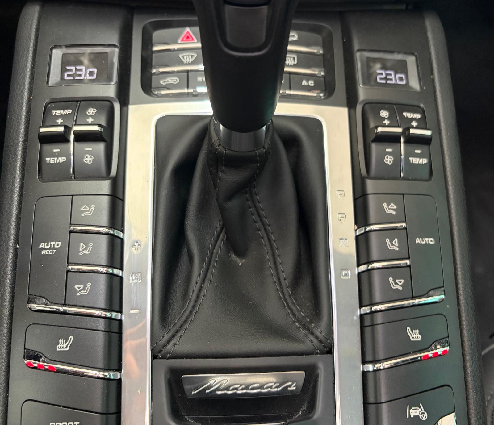 PORSCHE Macan S PDK - Attelage - Toit ouvrant-image-26