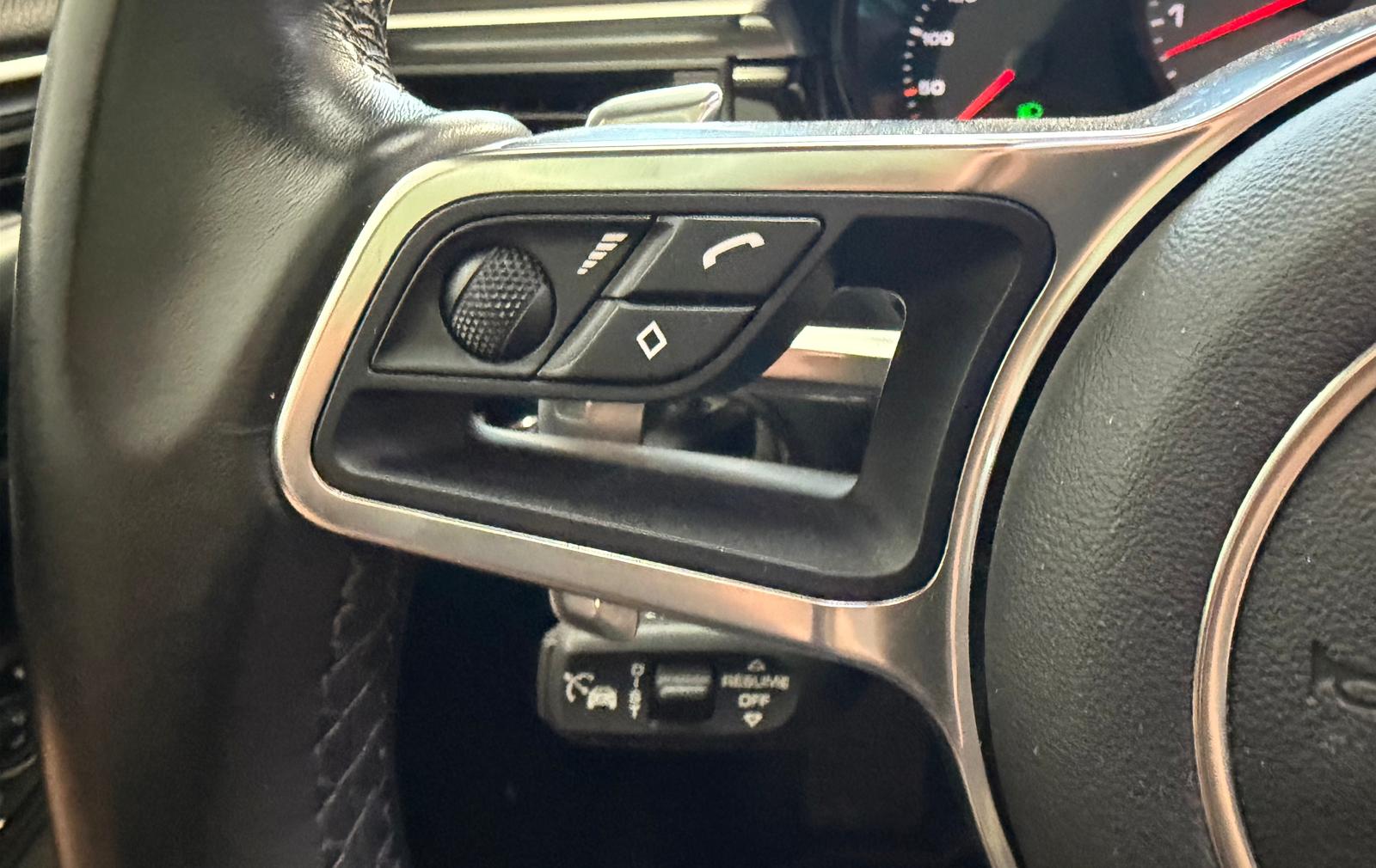 PORSCHE Macan S PDK - Attelage - Toit ouvrant-image-21