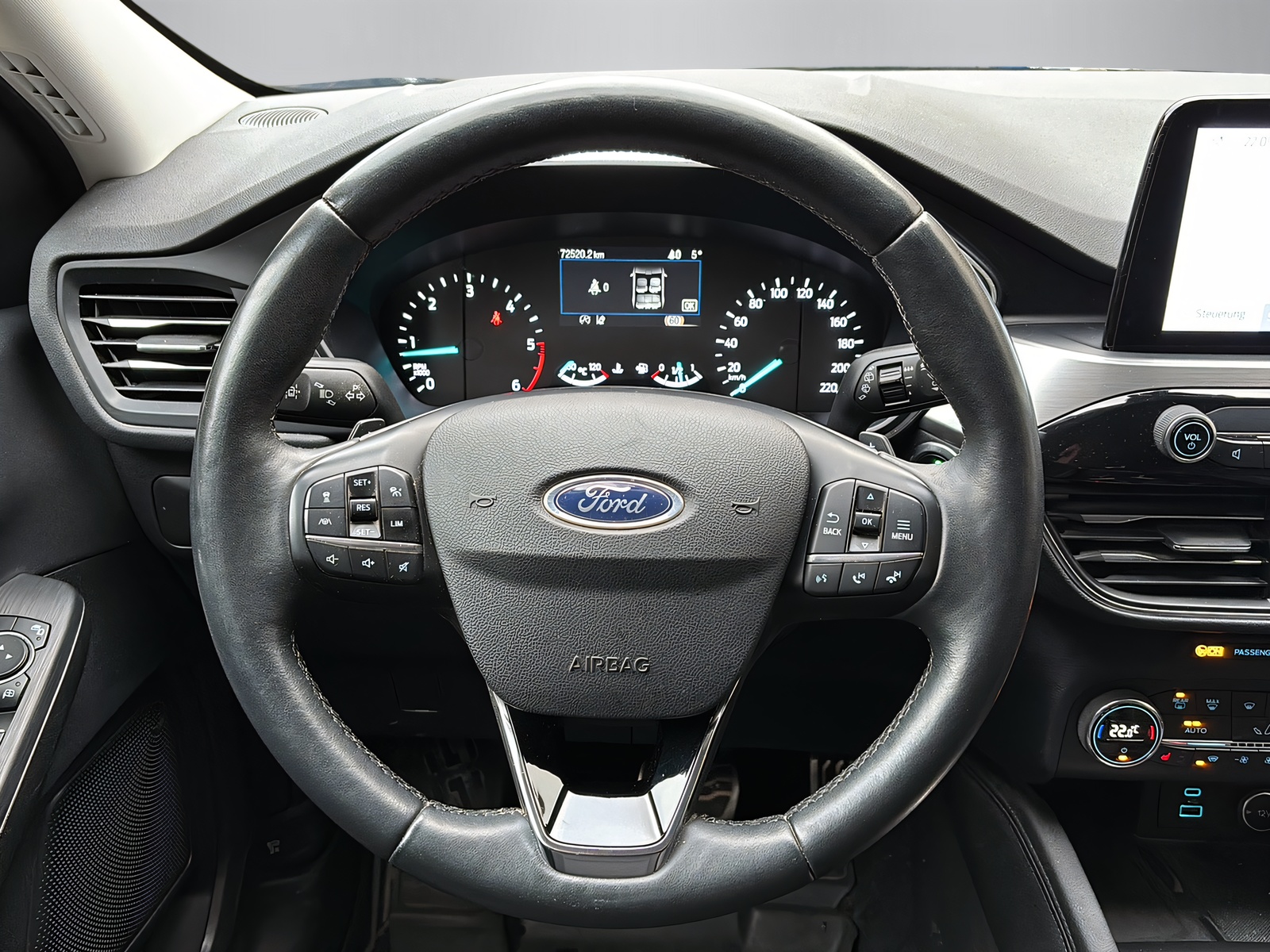 FORD Kuga 1.5 EcoBlue Titanium-showroom-element-3