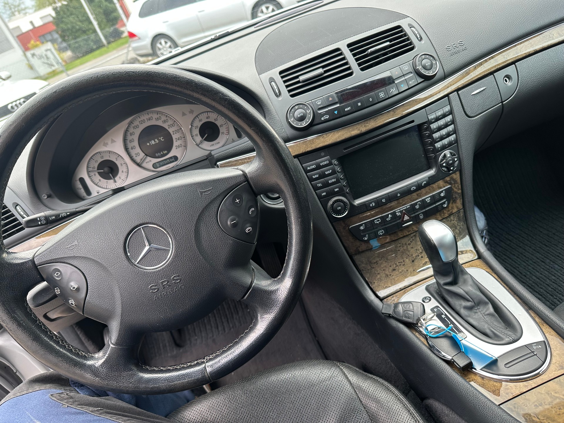 MERCEDES-BENZ E 350 Avantgarde 7G-Tronic-image-9