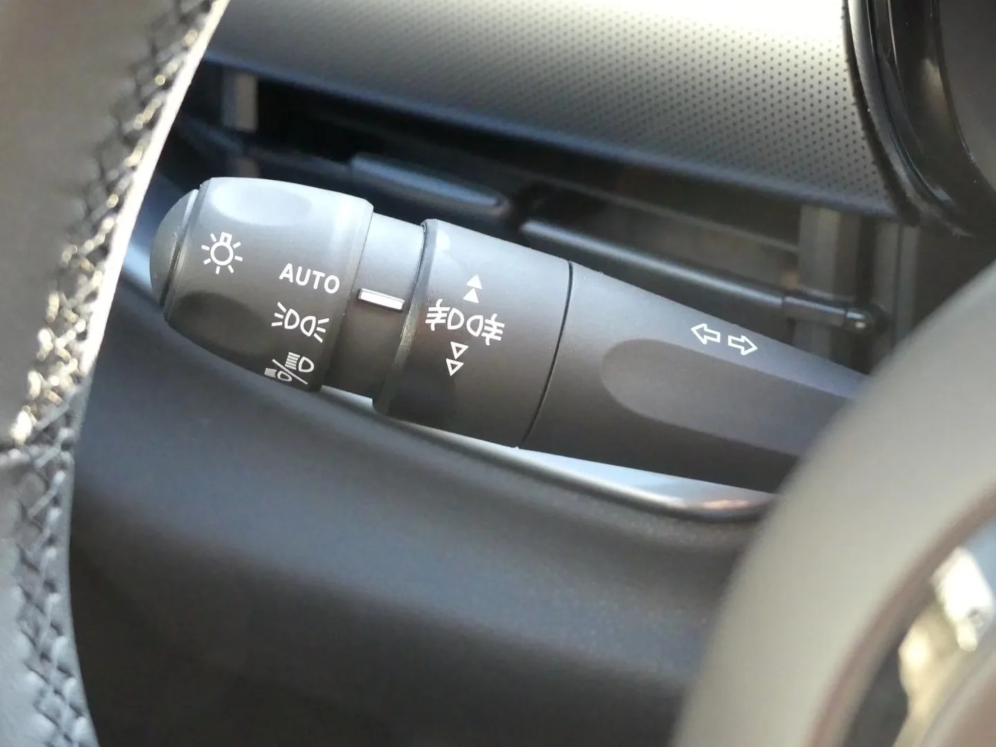 FIAT 600 1.2 Hybrid 145 Sport-image-20