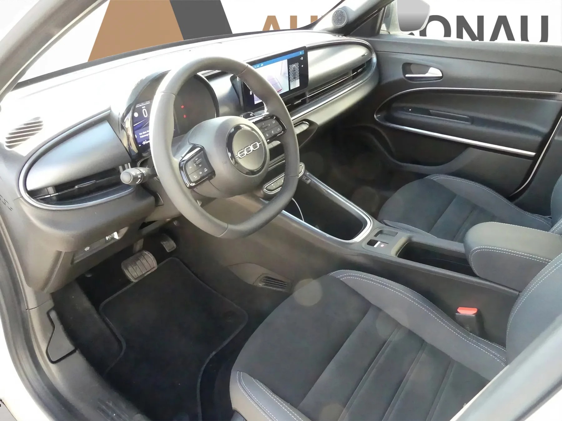 FIAT 600 1.2 Hybrid 145 Sport-image-32