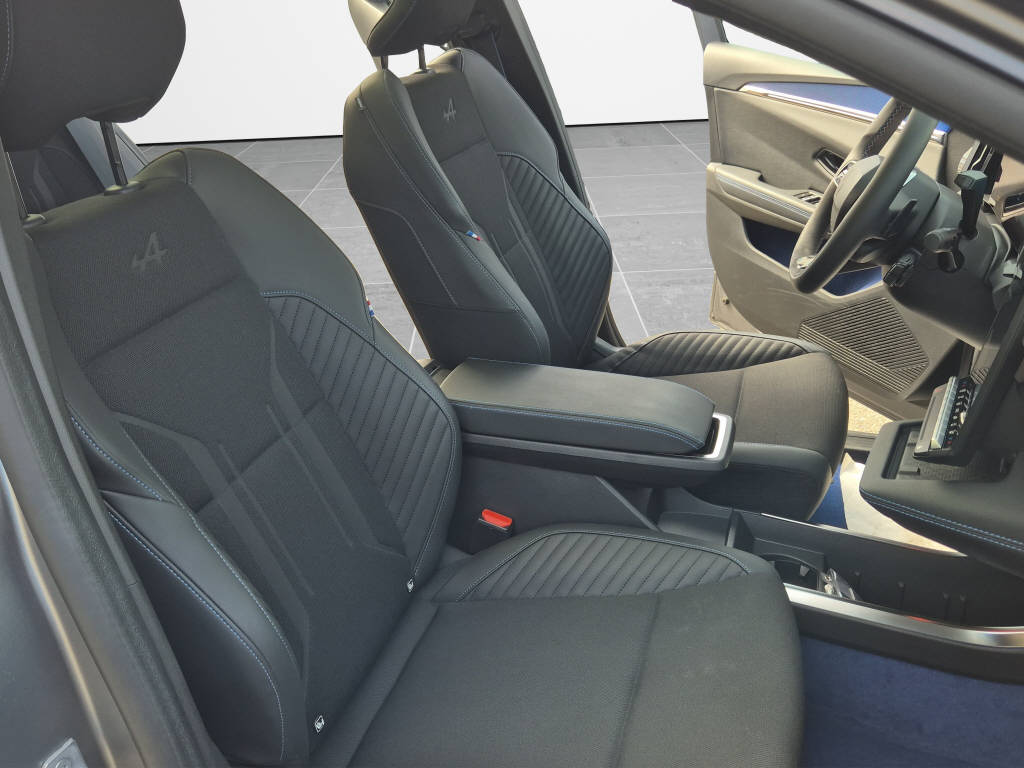 RENAULT Scénic E-Tech esprit Alpine-showroom-element-1