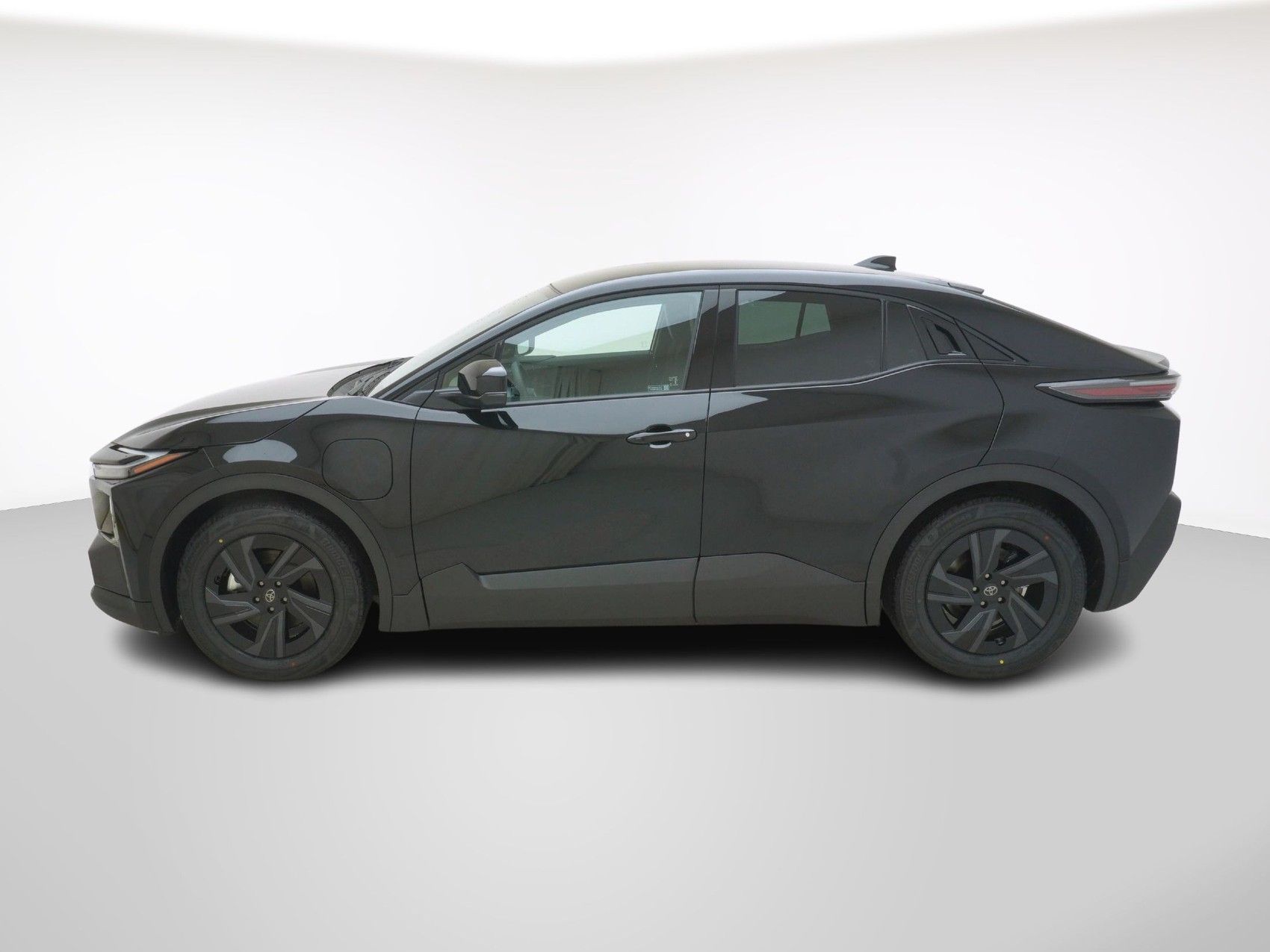 TOYOTA C-HR+ Style AWD-showroom-element-1