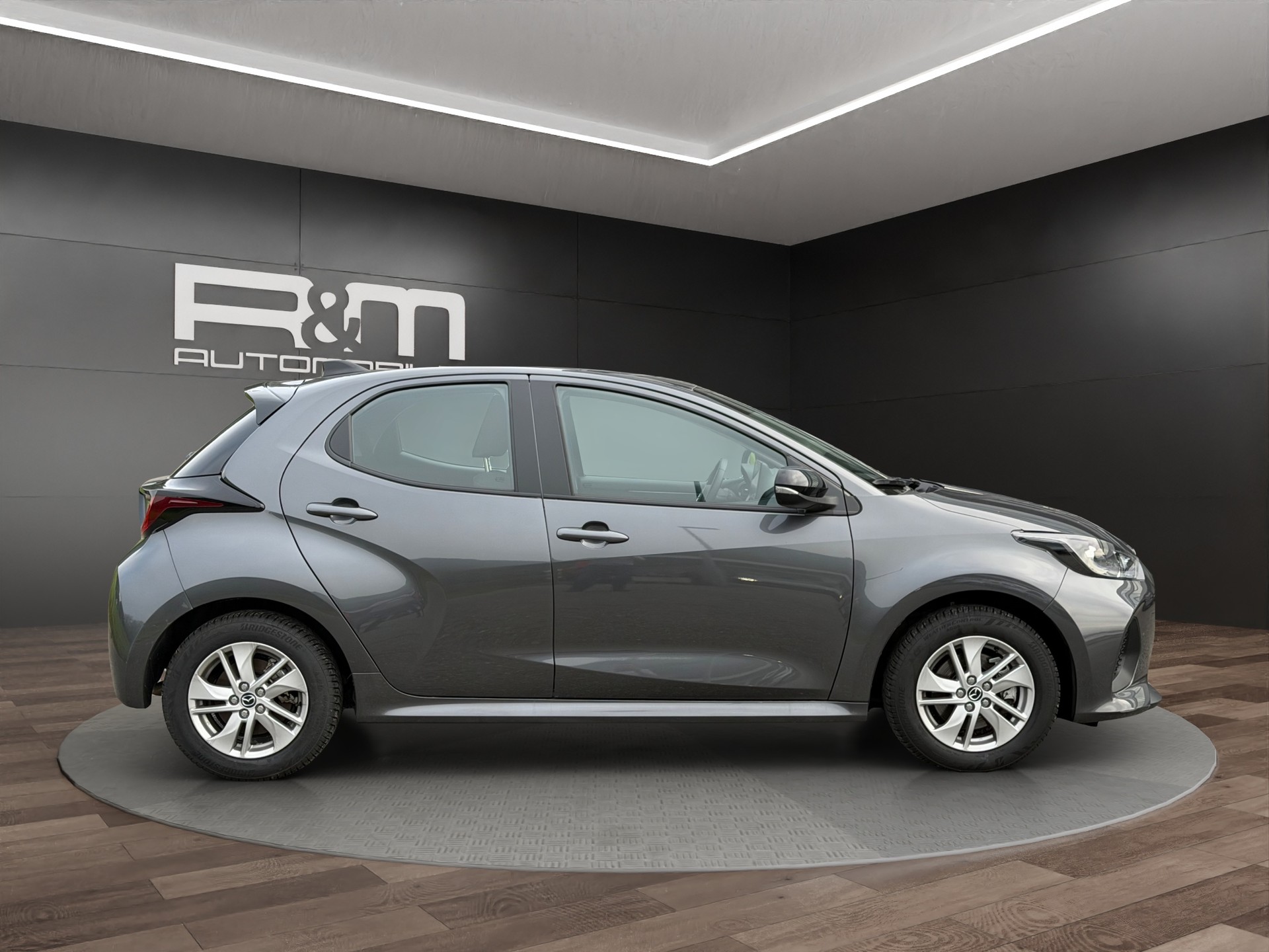 MAZDA 2 Hybrid Centre-line-showroom-element-2