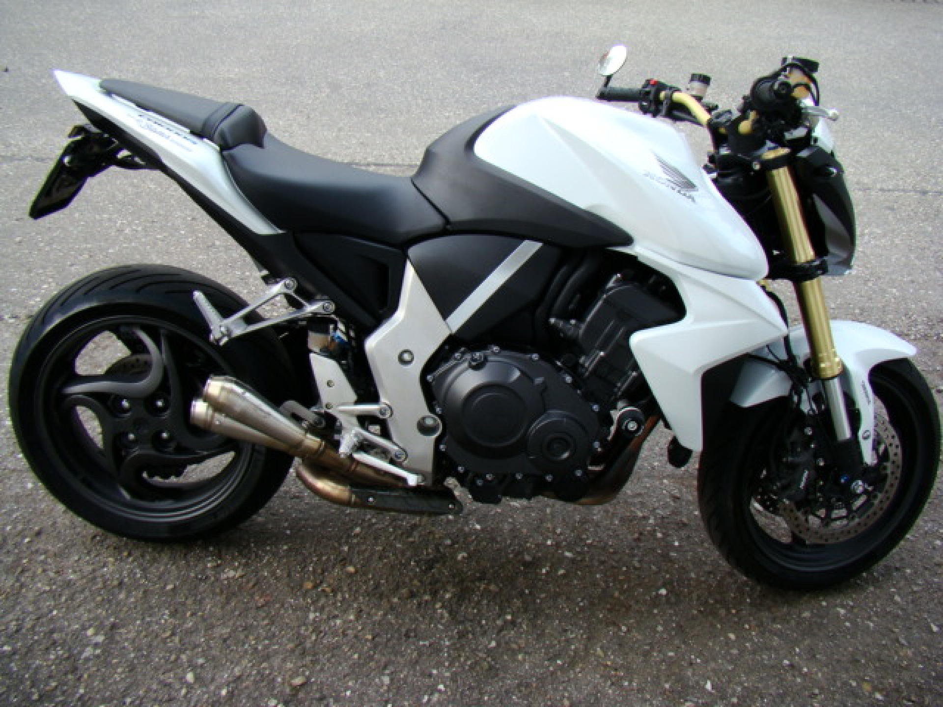 HONDA CB 1000 R-image-1