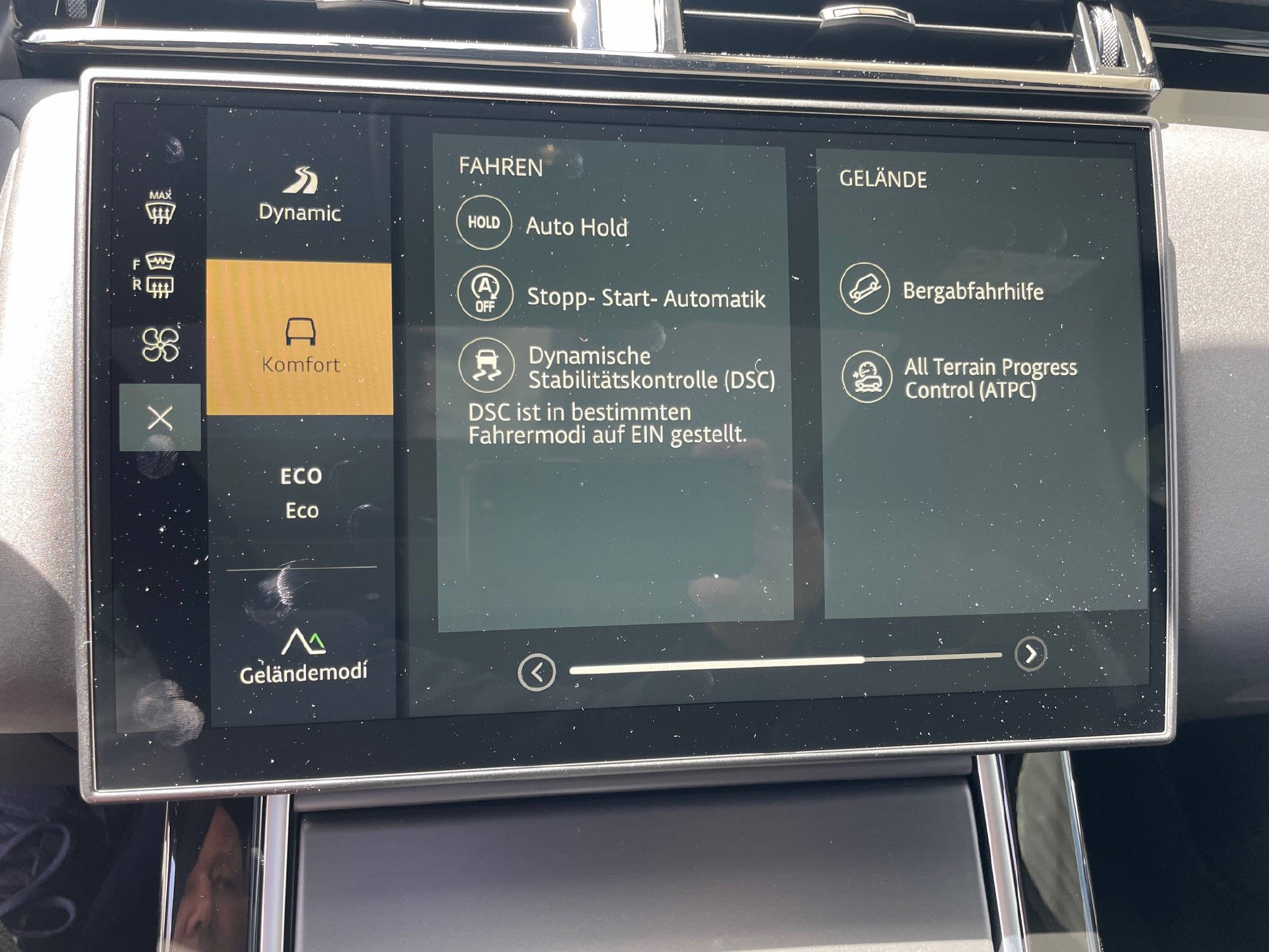 LAND ROVER Range Rover Velar 2.0 T Dynamic SE-image-12