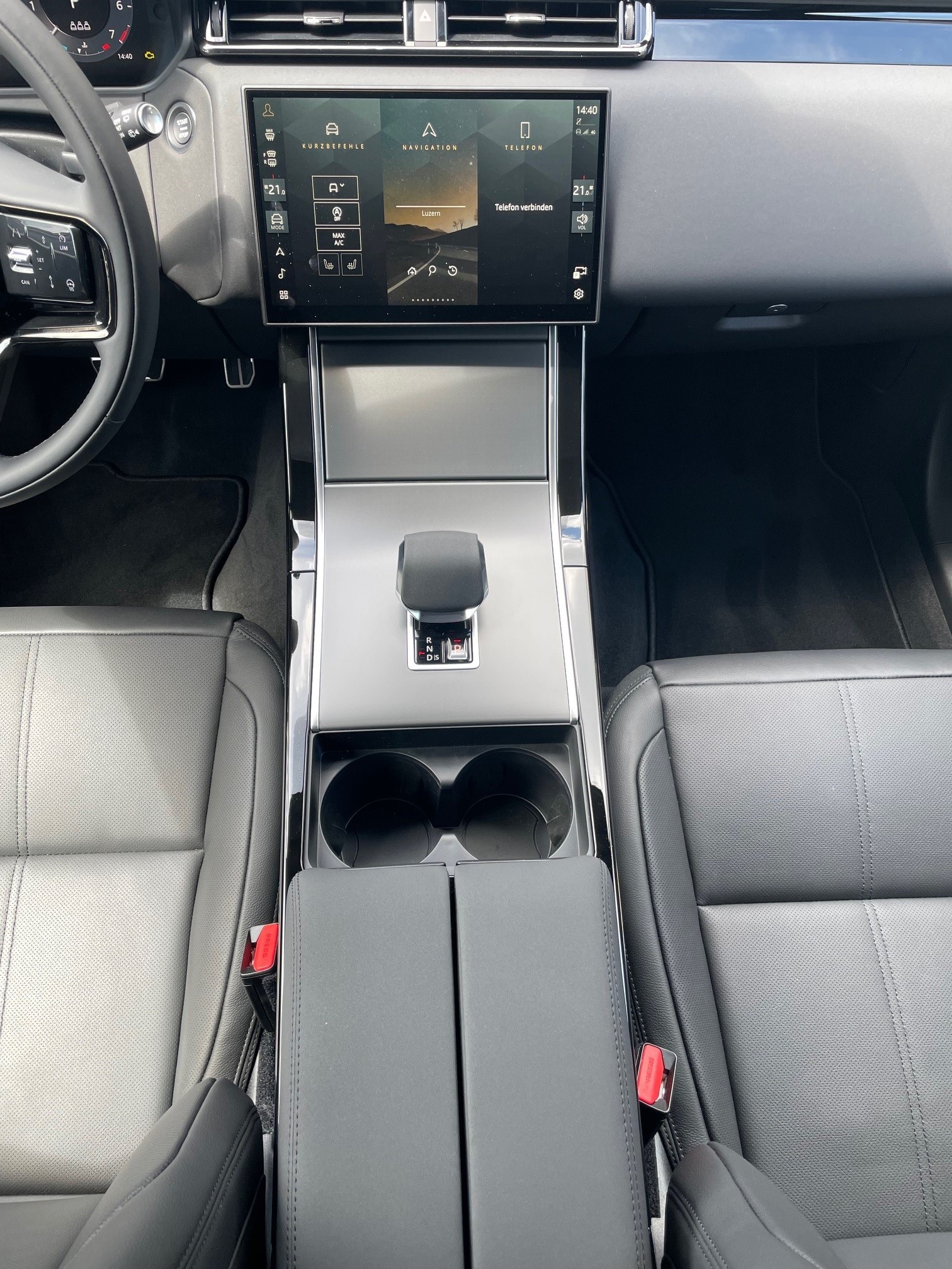 LAND ROVER Range Rover Velar 2.0 T Dynamic SE-image-7