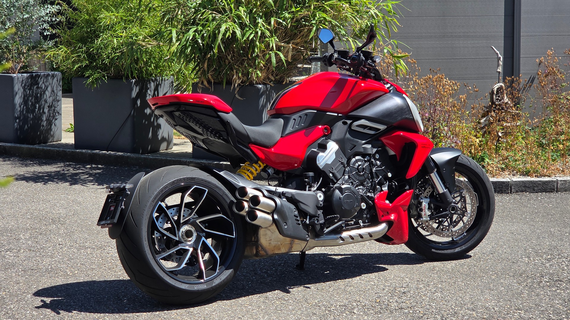 DUCATI Diavel V4-image-2