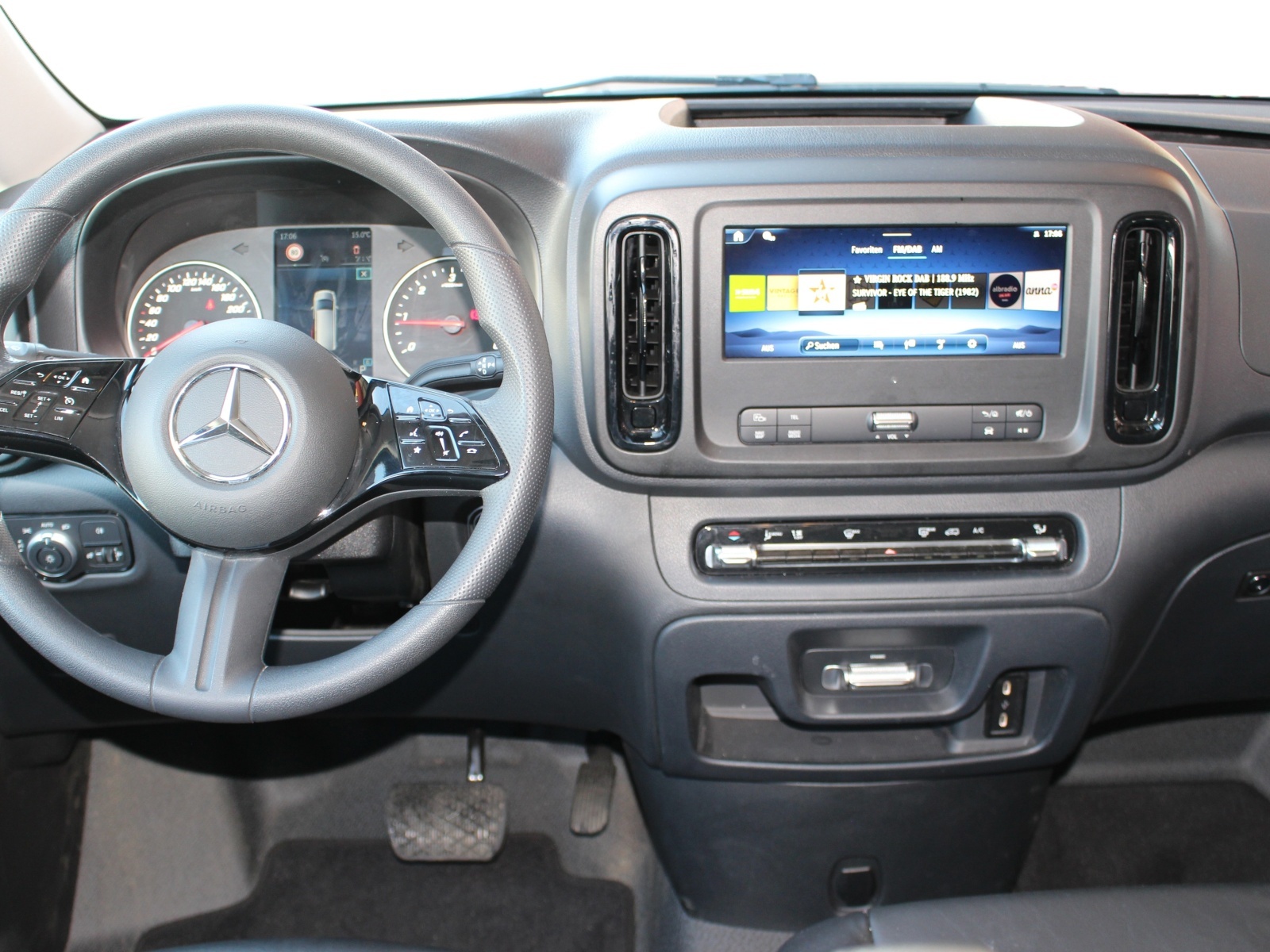 MERCEDES-BENZ Vito 114 KB Tourer Base E-image-8