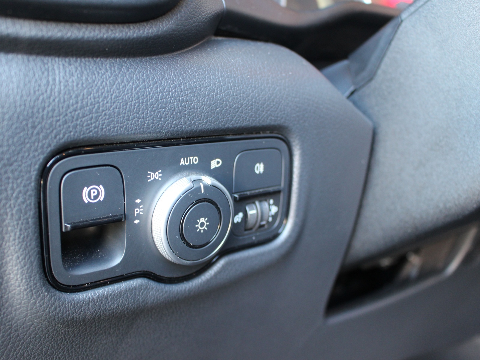MERCEDES-BENZ Vito 114 KB Tourer Base E-image-10