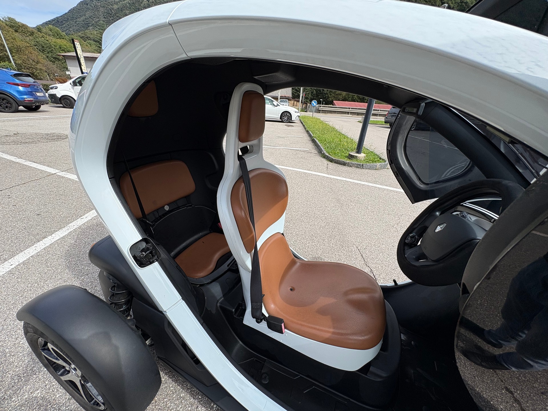 RENAULT Twizy Z.E. Sport Edition (Batterie Miete)-image-10