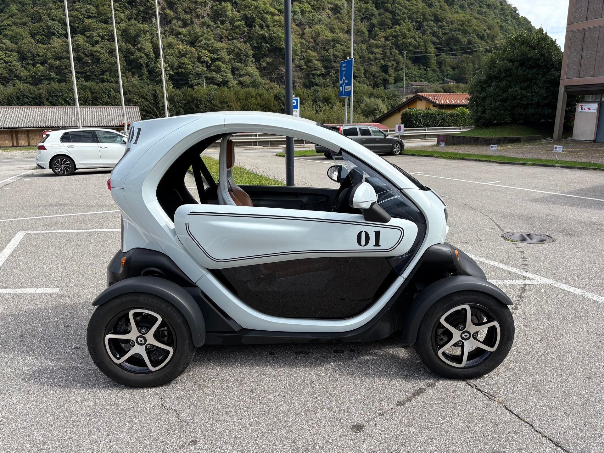 RENAULT Twizy Z.E. Sport Edition (Batterie Miete)-image-2