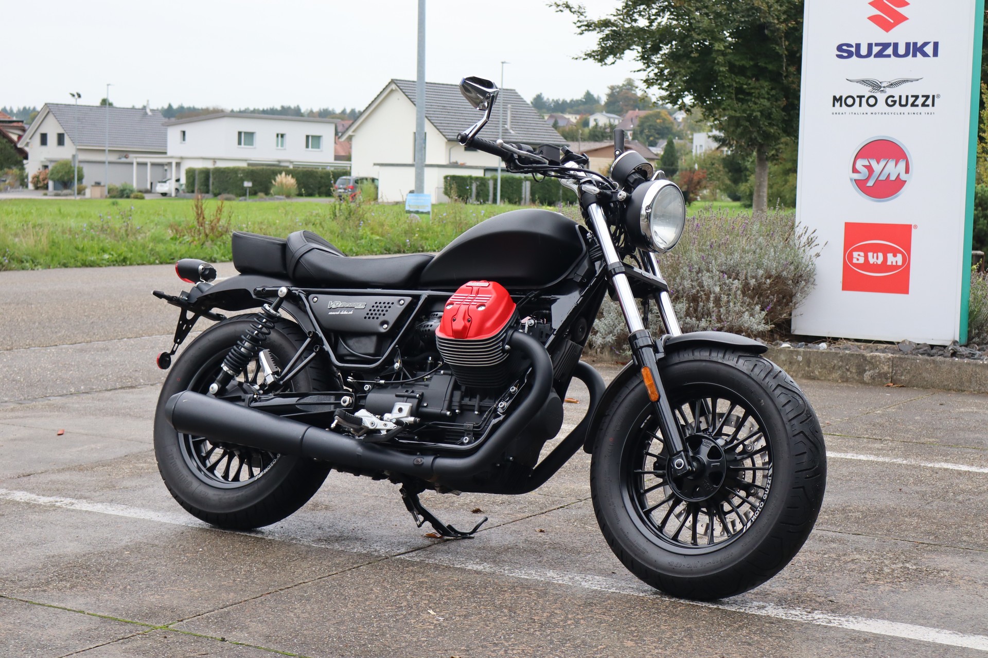 MOTO GUZZI V9 Bobber 850 ABS-image-1