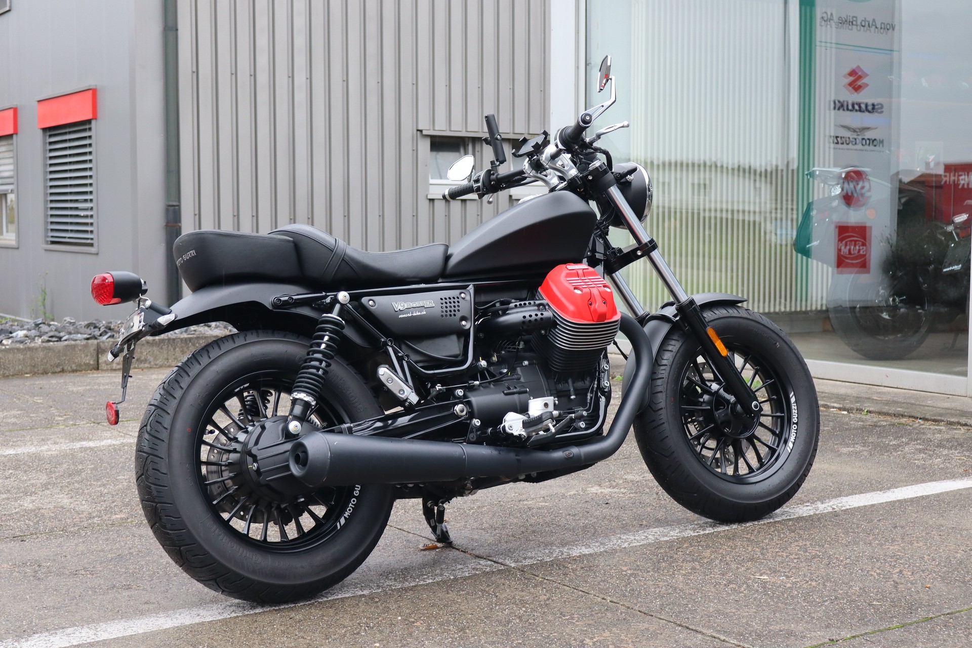MOTO GUZZI V9 Bobber 850 ABS-image-2