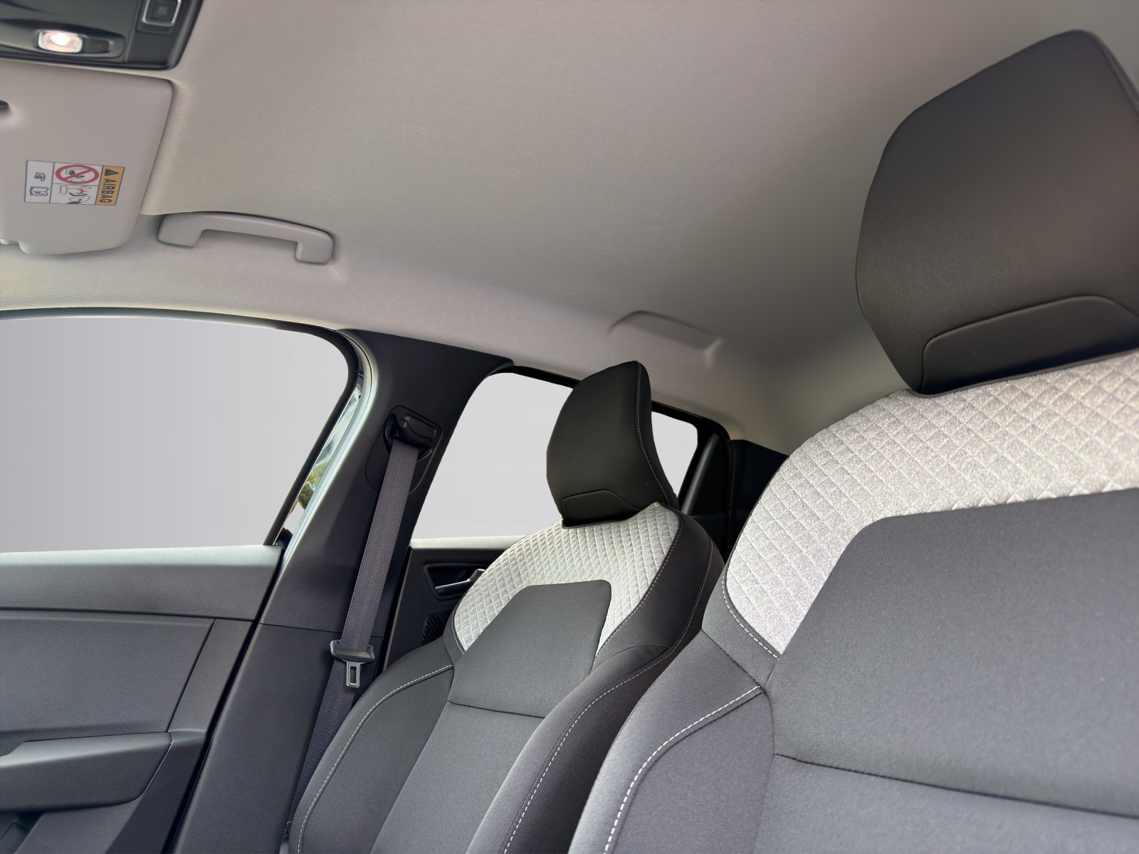 MITSUBISHI Colt 1.6 HEV Invite+-image-9