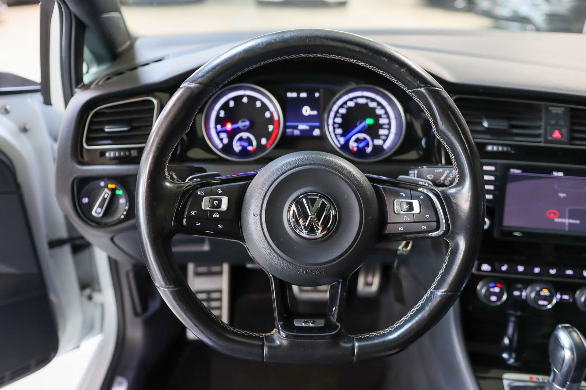 VW Golf 2.0 TSI R 4Motion DSG-image-10