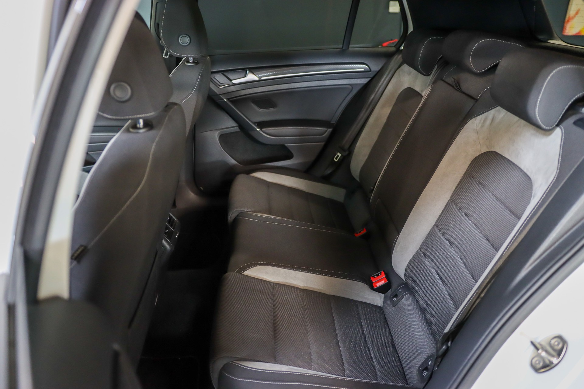 VW Golf 2.0 TSI R 4Motion DSG-image-14