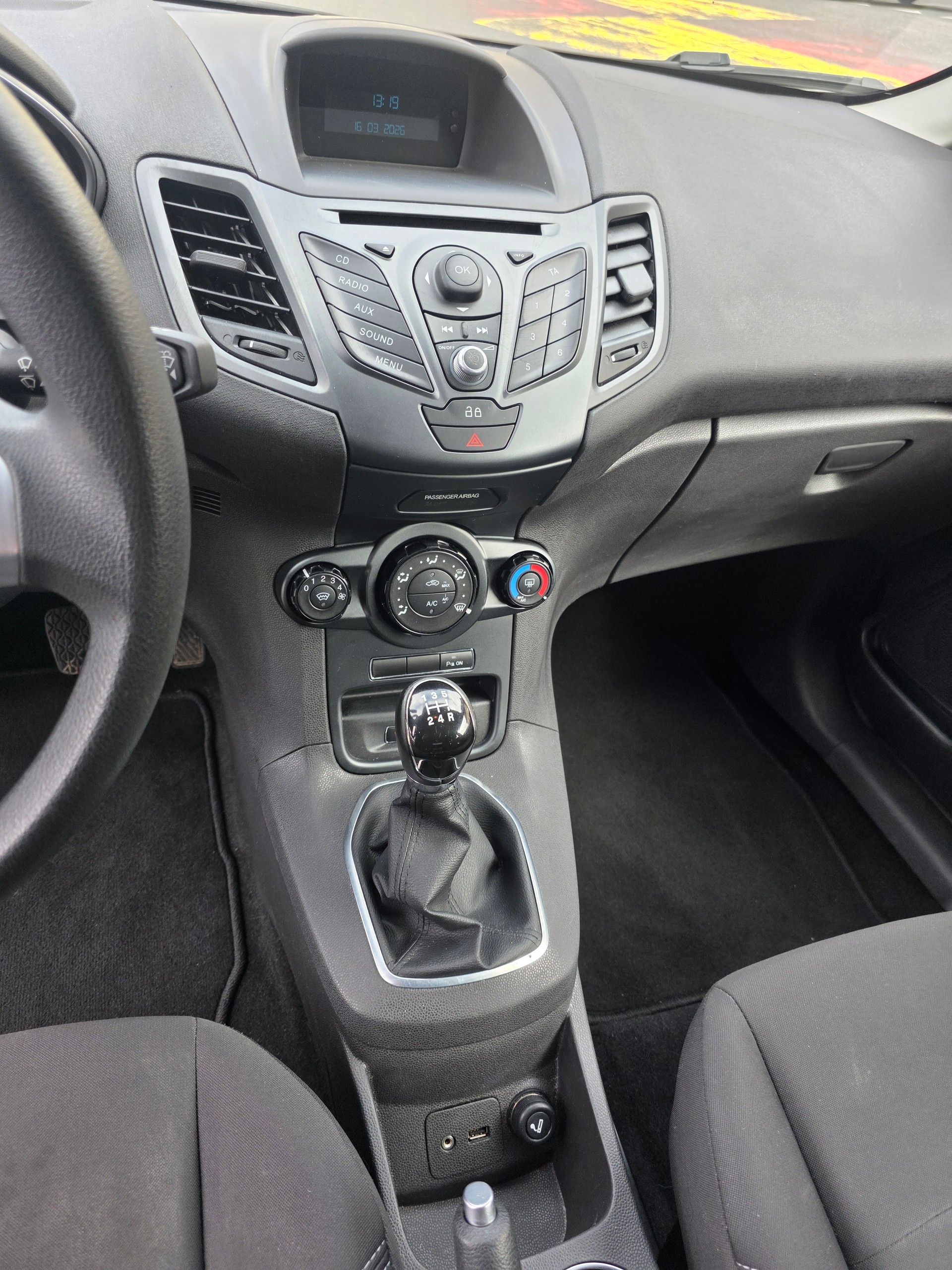 FORD Fiesta 1.25 16V Ambiente-image-8