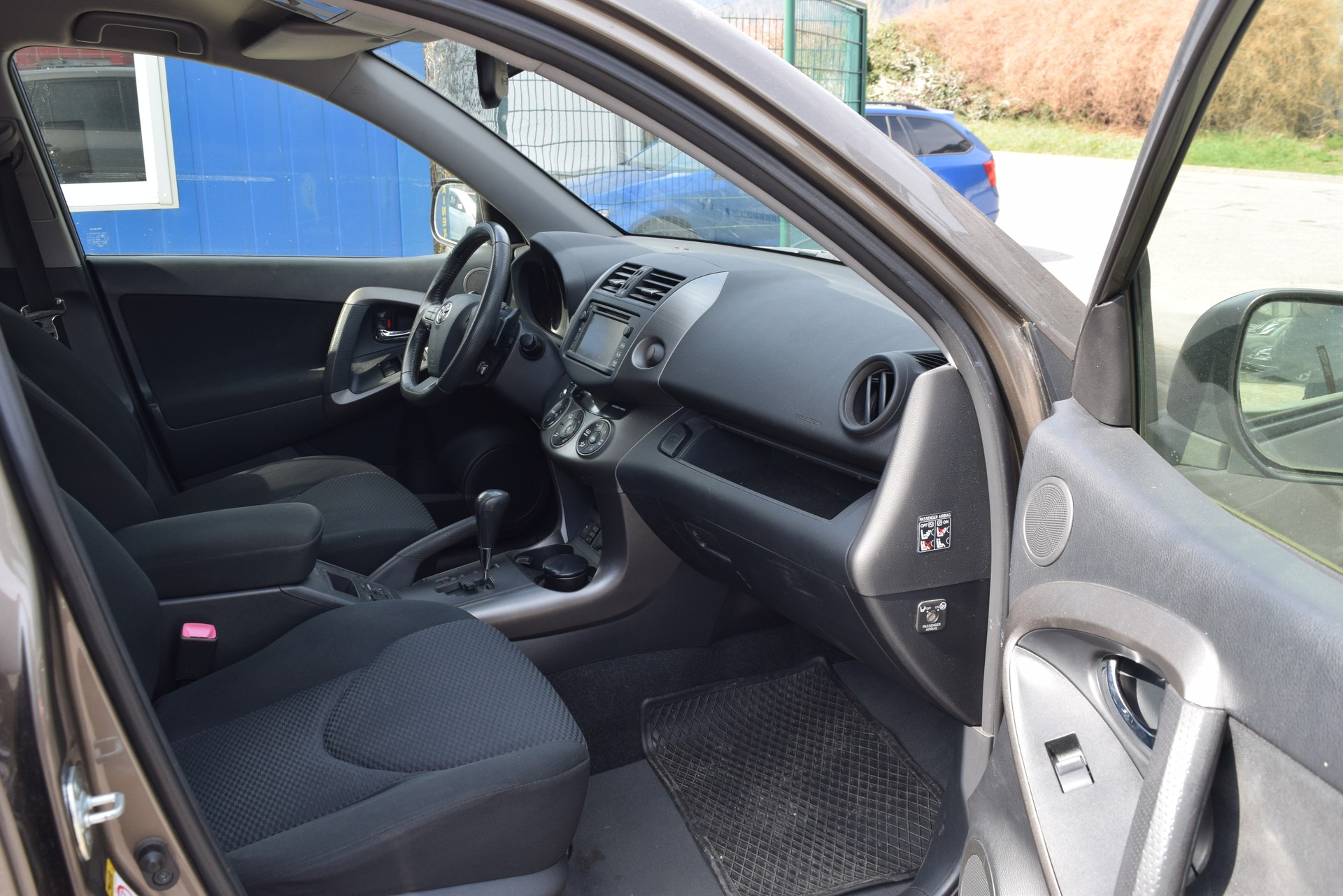 TOYOTA RAV-4 2.2D-CAT Style AT-image-9