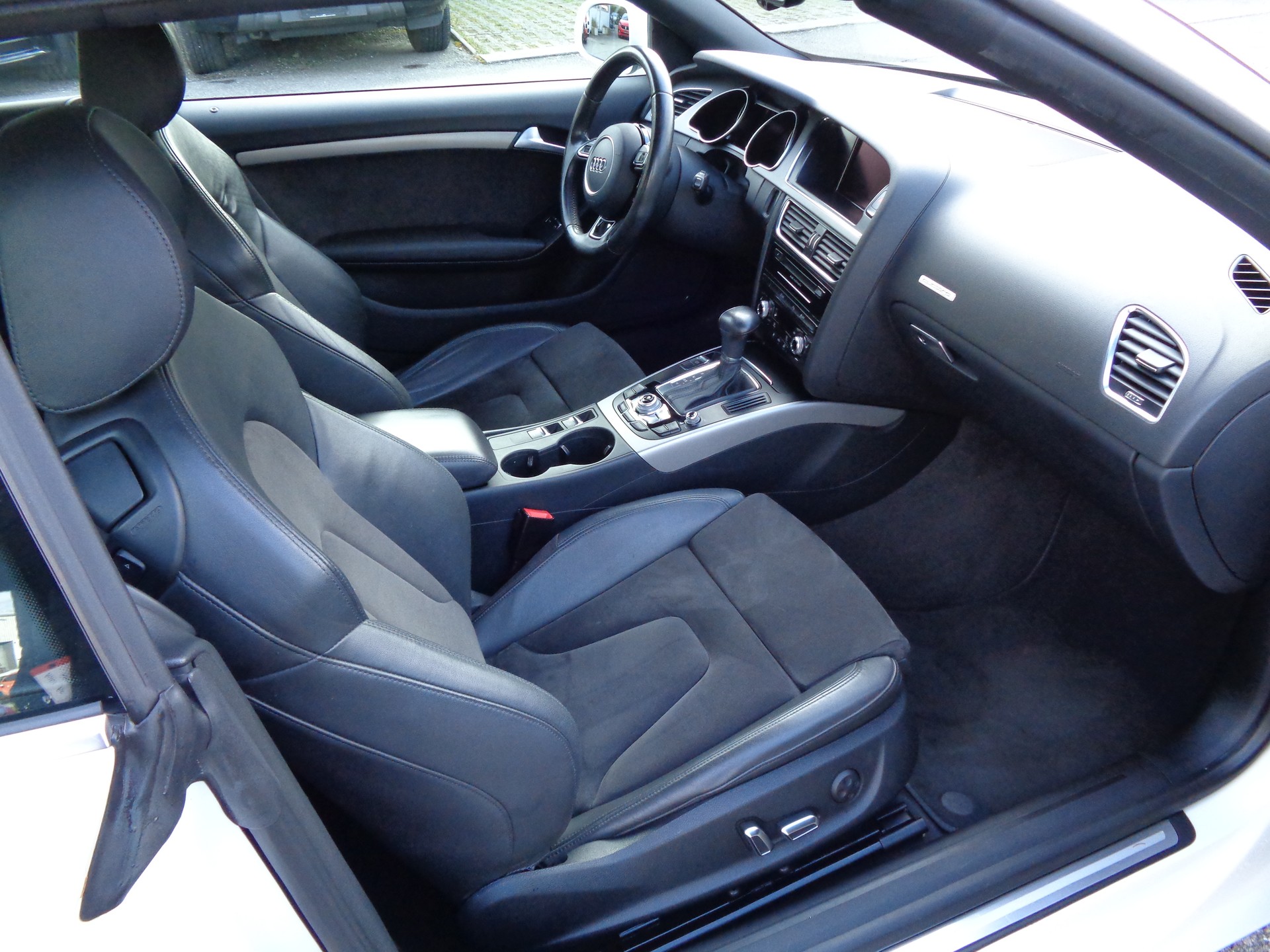 AUDI A5 Cabriolet 3.0 TFSI quattro S-tronic-image-6