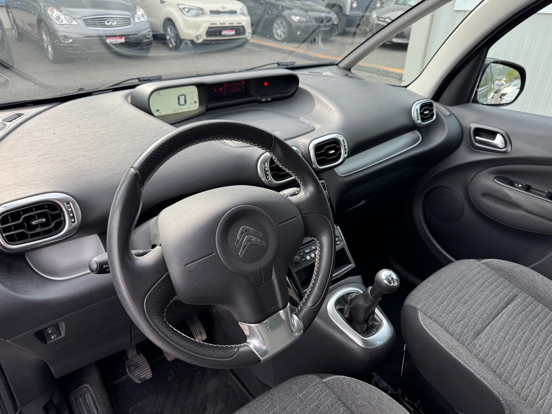 CITROEN C3 Picasso 1.2 Pure Tech Feel Edition-image-8