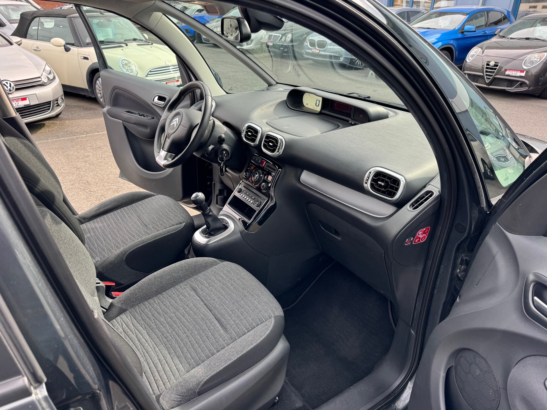 CITROEN C3 Picasso 1.2 Pure Tech Feel Edition-image-11