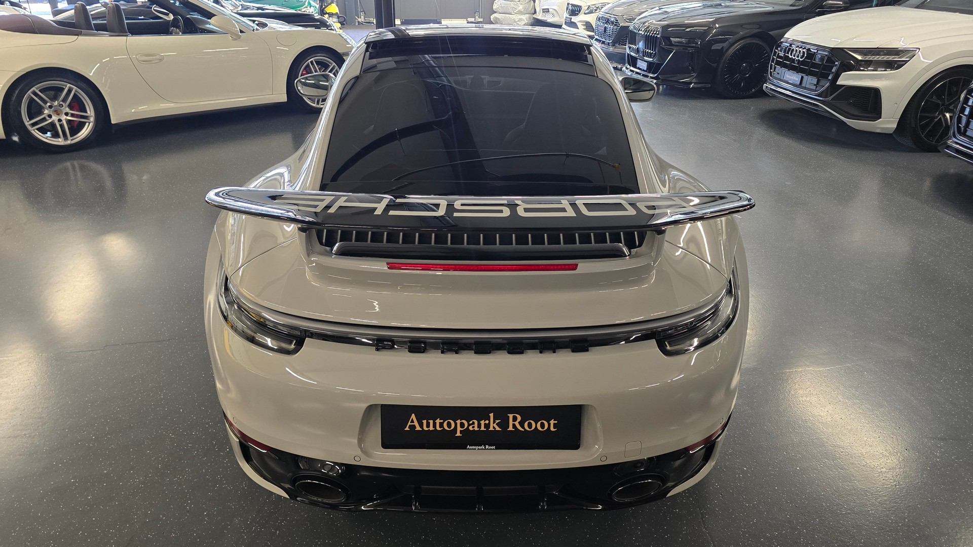 PORSCHE 911 Carrera 4 PDK AERO Paket-image-8